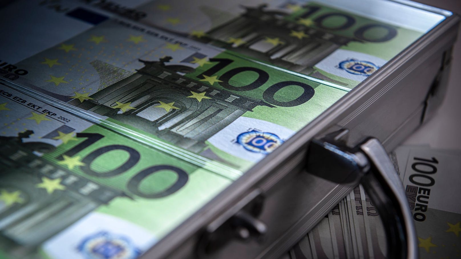 Österreicher haben plötzlich 760.000 Euro am Konto