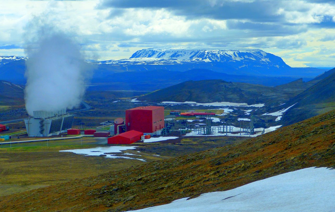 Island (im Bild die Anlage in Krafla) deckt mehr als ein Viertel seines Strombedarfs mit Geothermie.