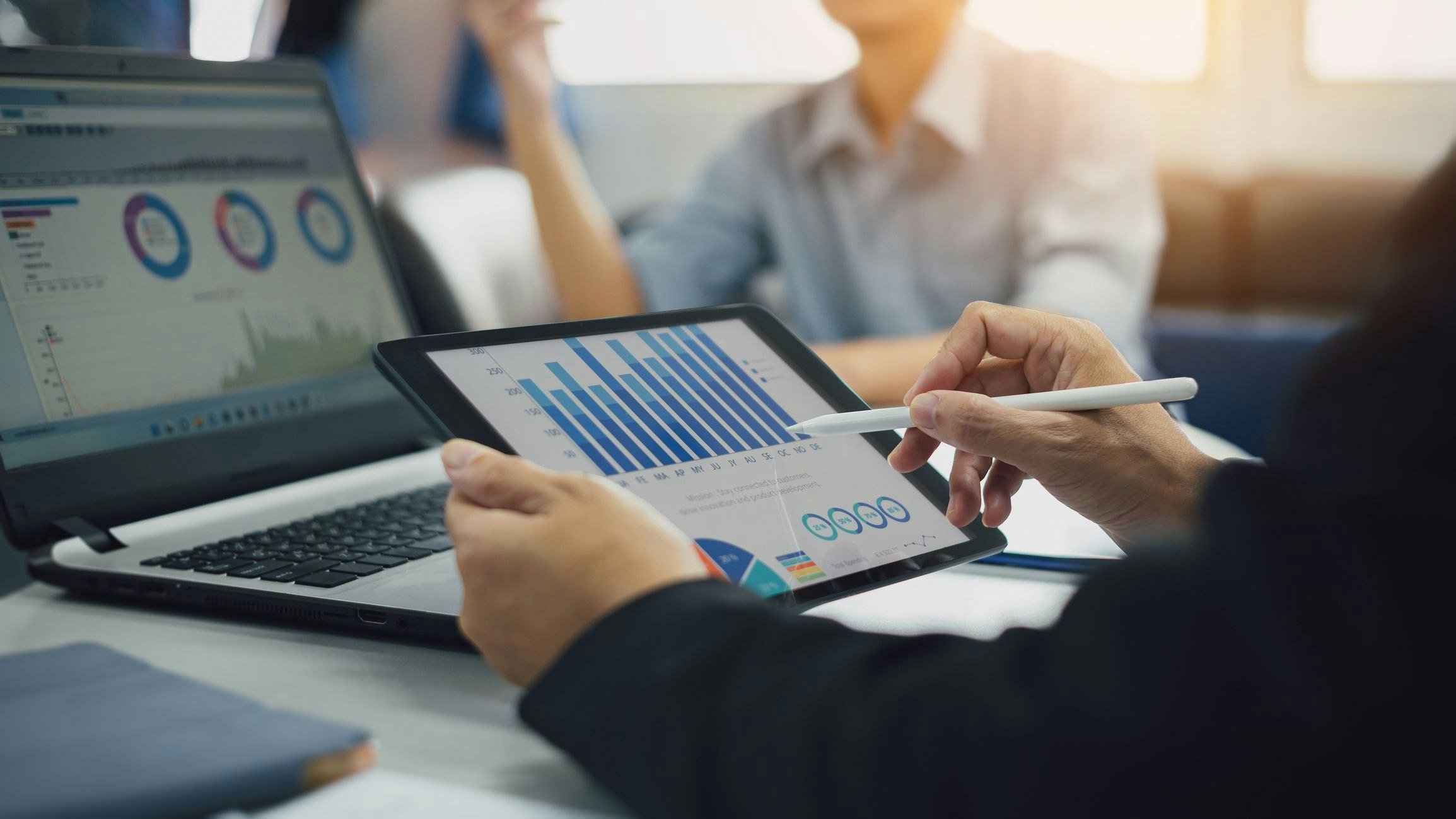 Axa Schweiz schafft als erstes großes Unternehmen der Schweiz die hierarchische Organisation von Personal ab. (Symbolbild)