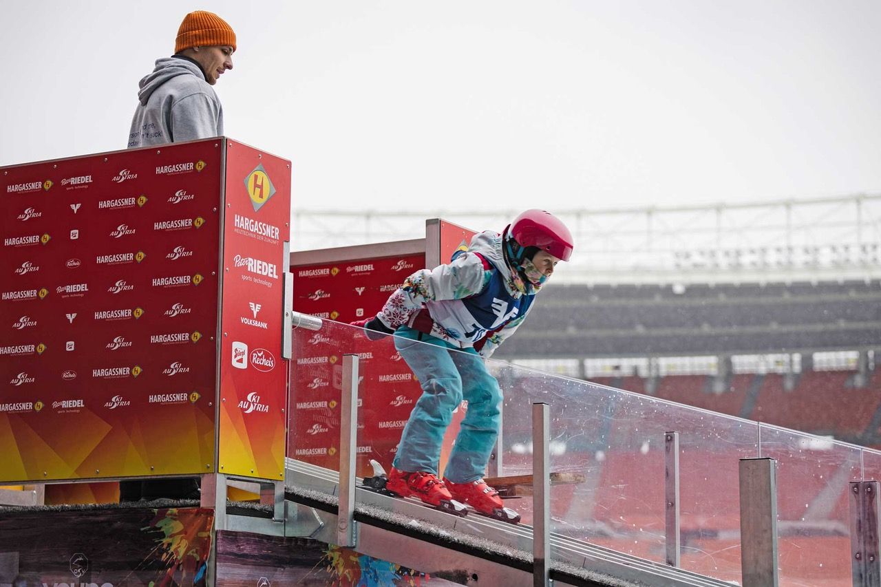 Nach der legendären Vierschanzentournee können Kinder aus Wien, Niederösterreich und dem Burgenland nun selbst mit Ski in die Luft.