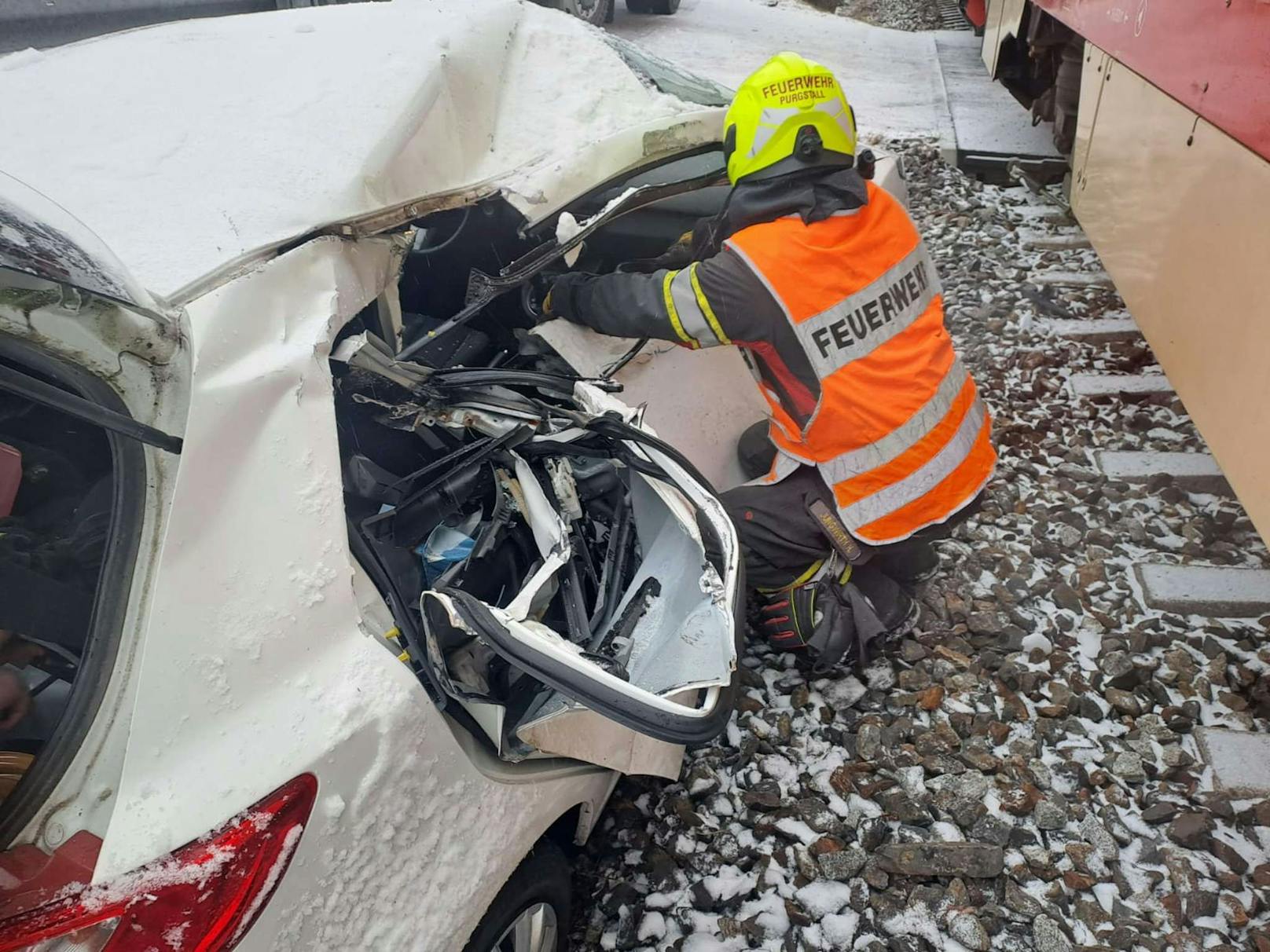 Der Lenker hatte Glück und blieb unverletzt.