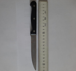 Mit diesem Küchenmesser soll ein Flüchtling auf einen Polizeibeamten losgegangen sein.