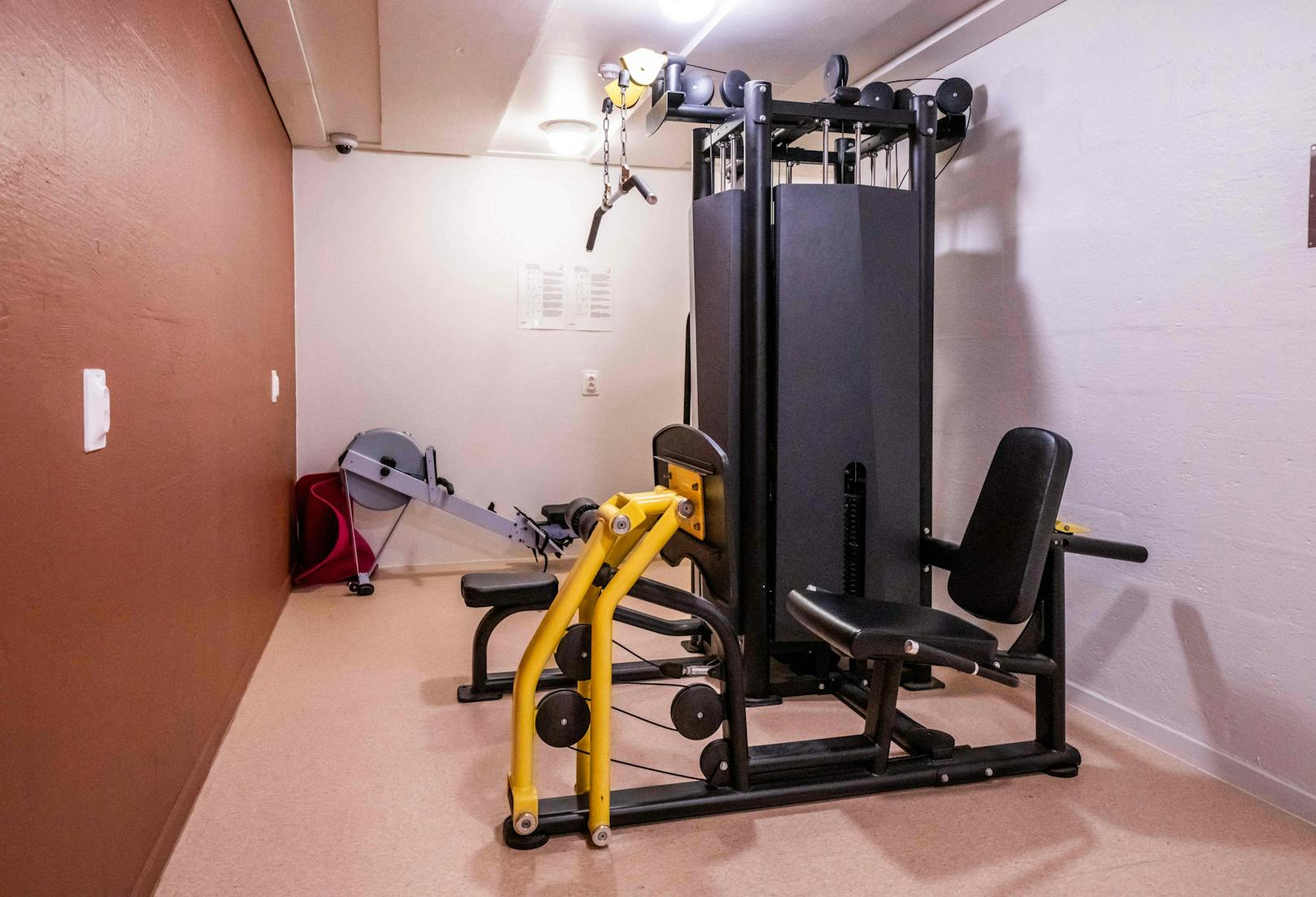 Auf zwei Etagen hat Massenmörder Anders Breivik hat einen eigenen wohnungsähnlichen Bereich im Gefängnis: Breivik hat ein eigenes Fitnesstudio.