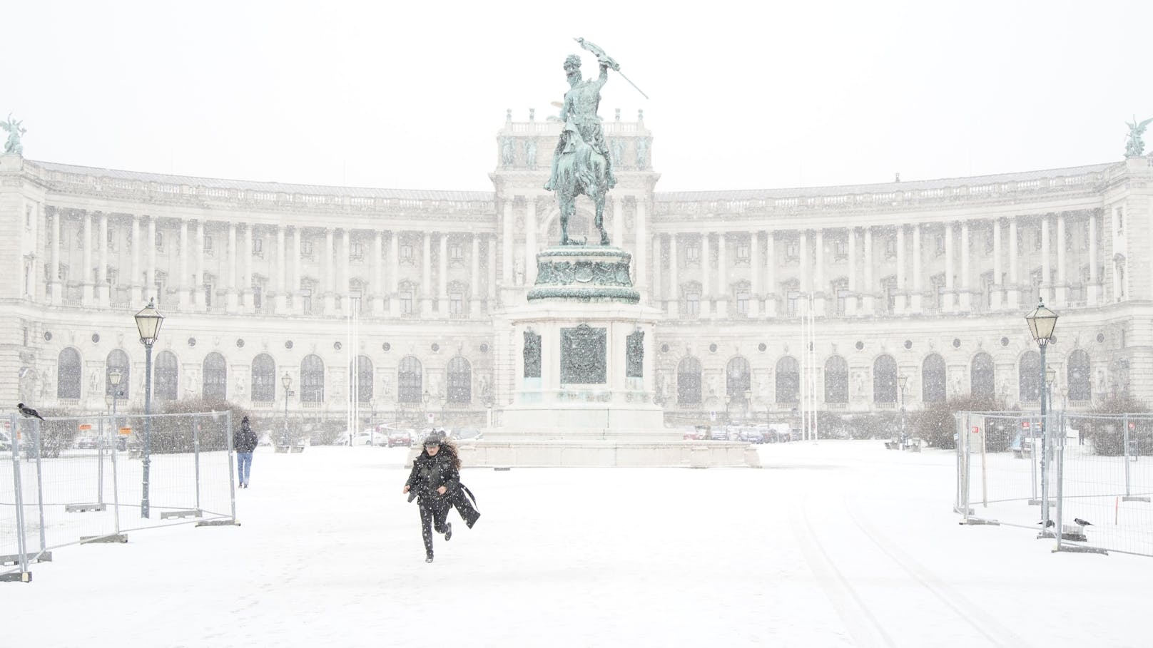 Eine Kälte-Welle rollt am Montag über Österreich und verwandelt die Alpenrepublik wieder in eine Winterlandschaft. Auch die Bundeshauptstadt wird wieder weiß.