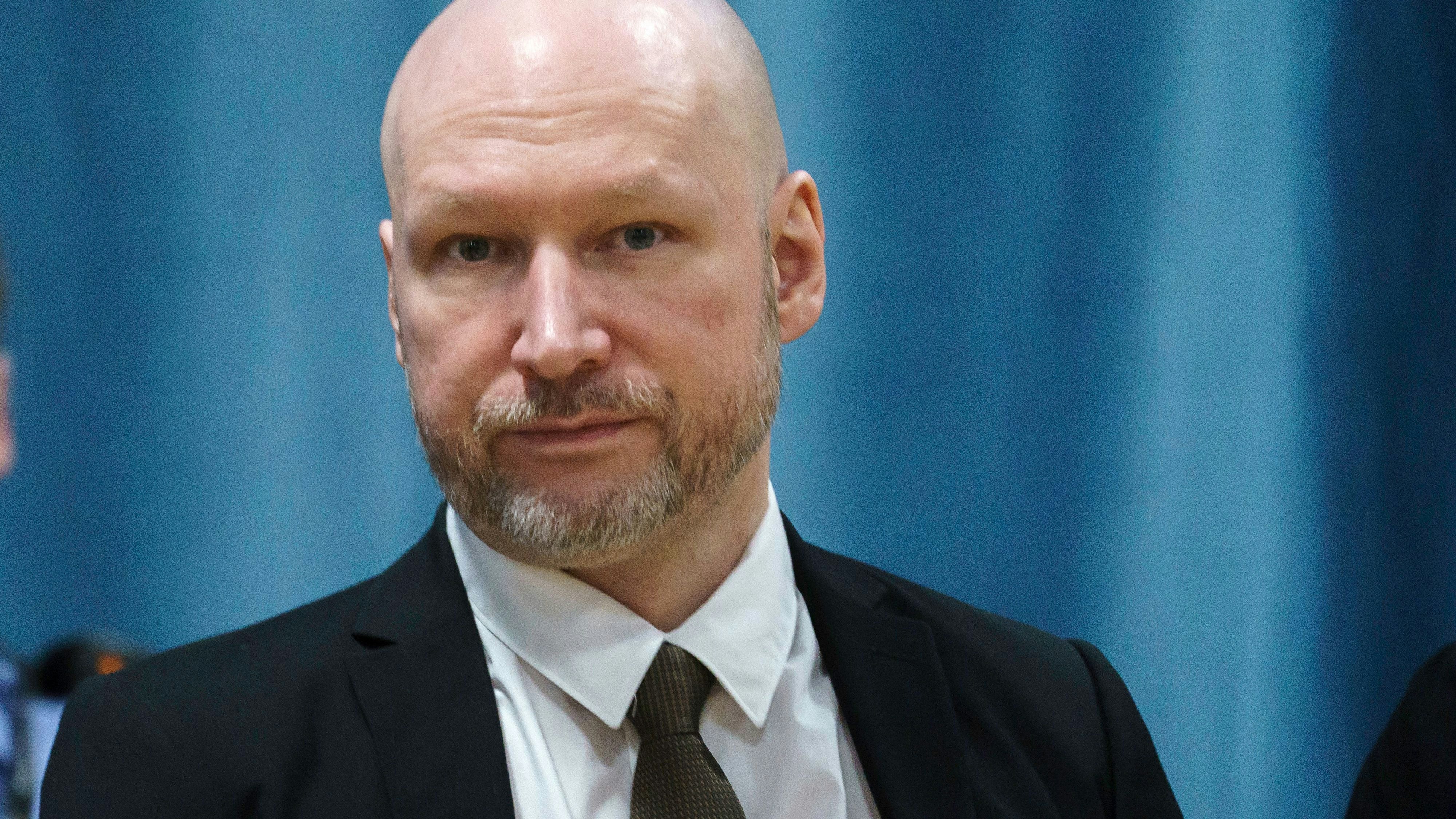 Anders Behring Breivik will erreichen, dass seine Isolationshaft aufgehoben wird.