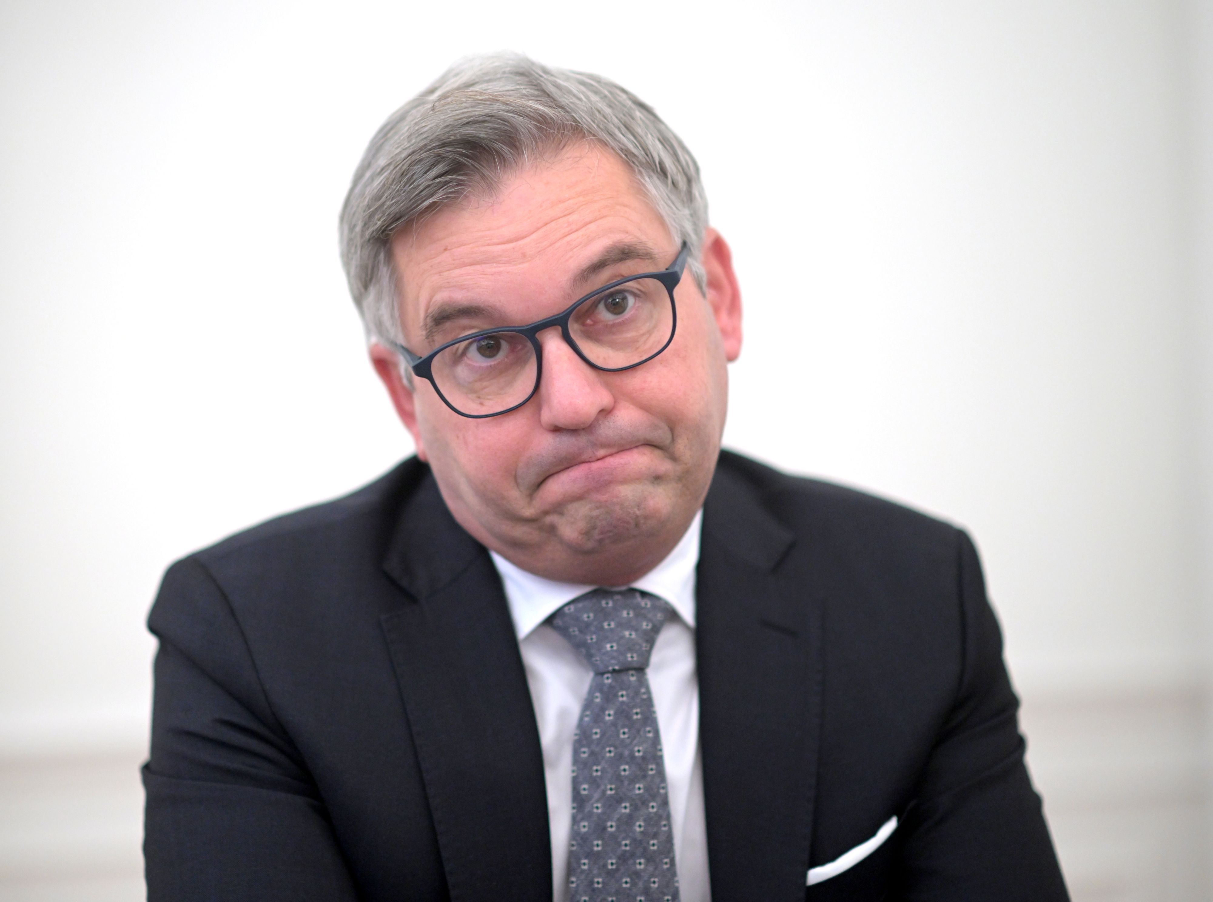 Magnus Brunner muss seinen Führerschein abgeben.