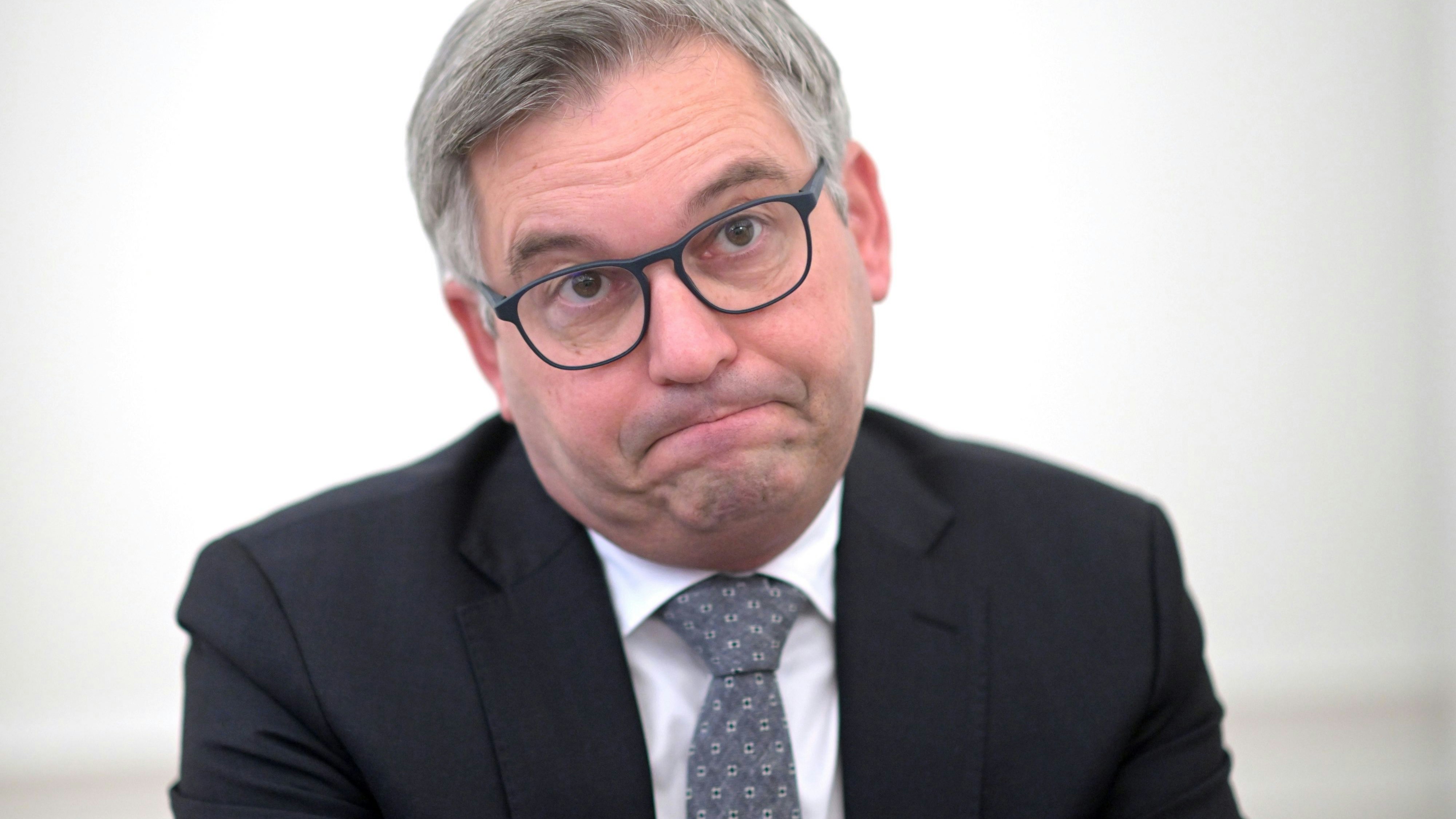 Magnus Brunner muss seinen Führerschein abgeben.