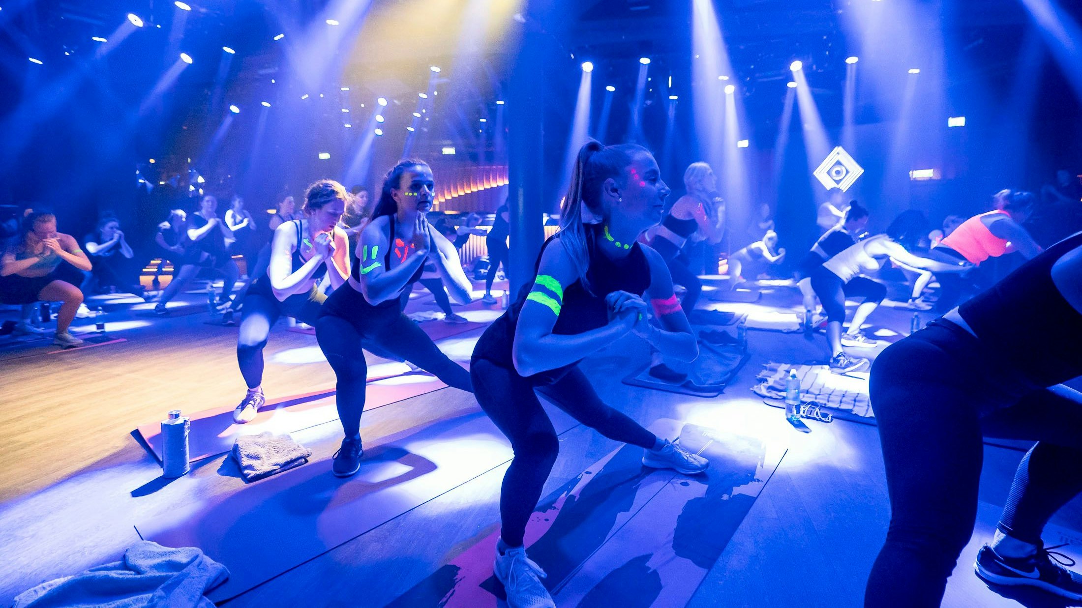 Heute.at - Disco Training zieht ins Palais Auersperg!