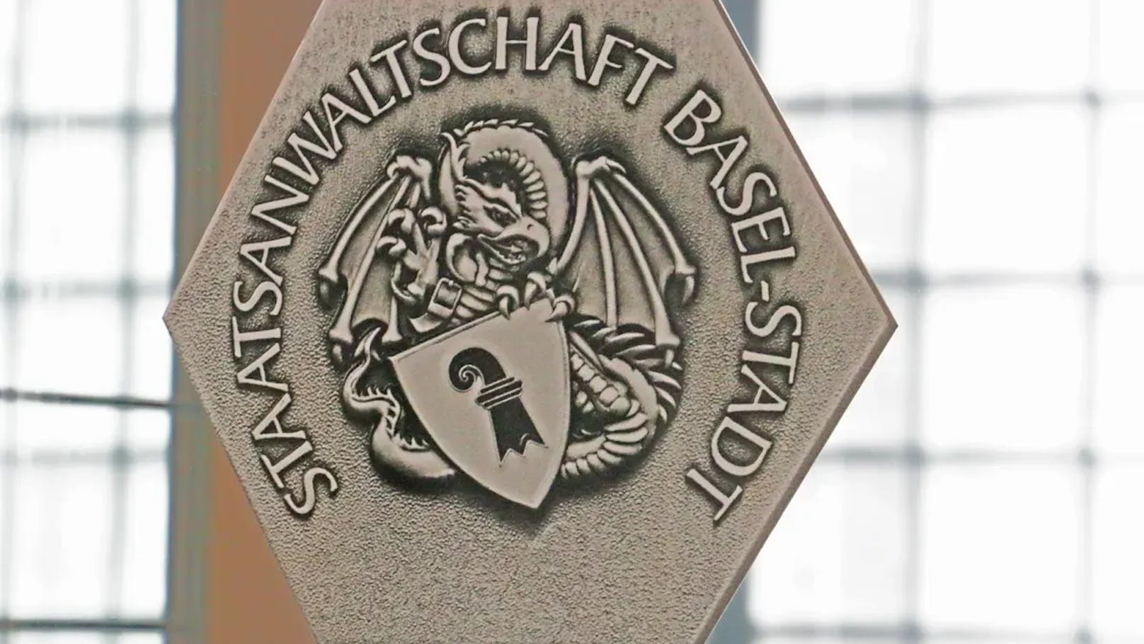 Die Staatsanwaltschaft Basel-Stadt hat gegen die drei Beschuldigten Anklage wegen versuchter vorsätzlicher Tötung erhoben.