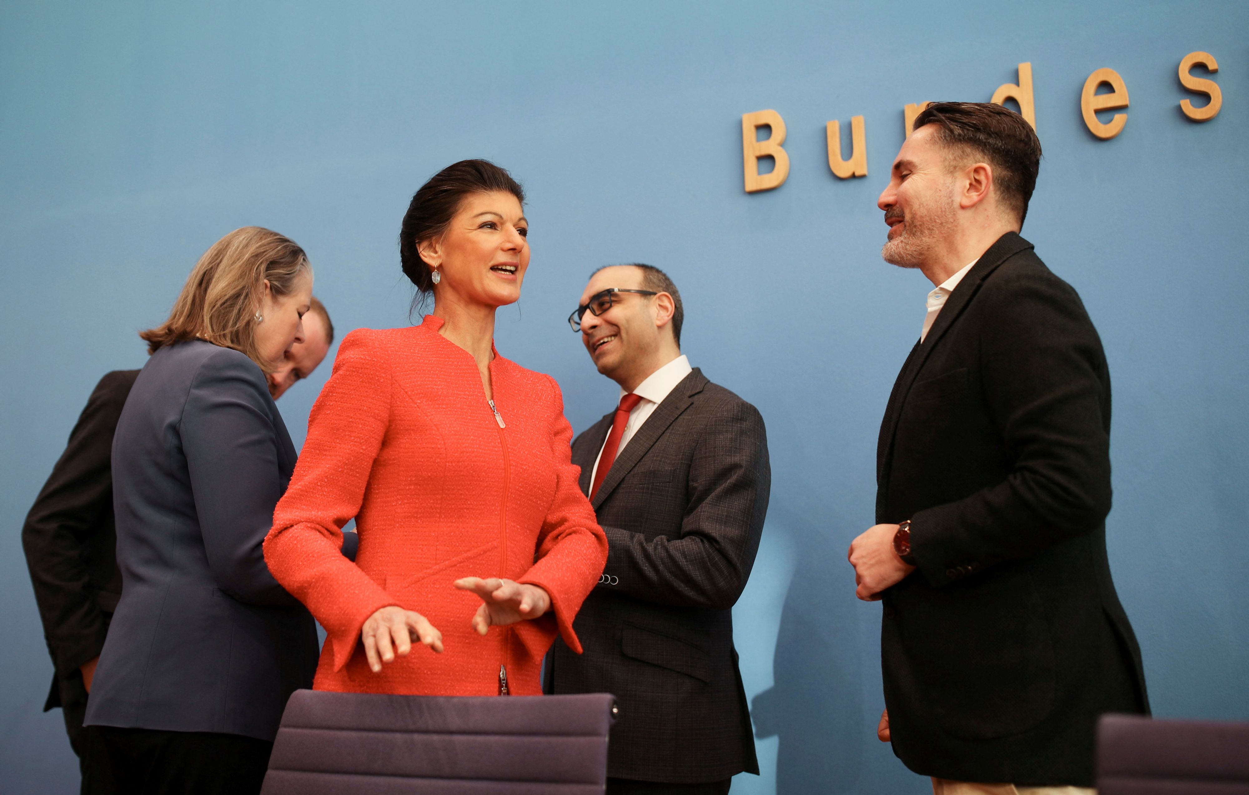Sahra Wagenknecht mit Spitzenkandidaten ihrer neuen Partei. 