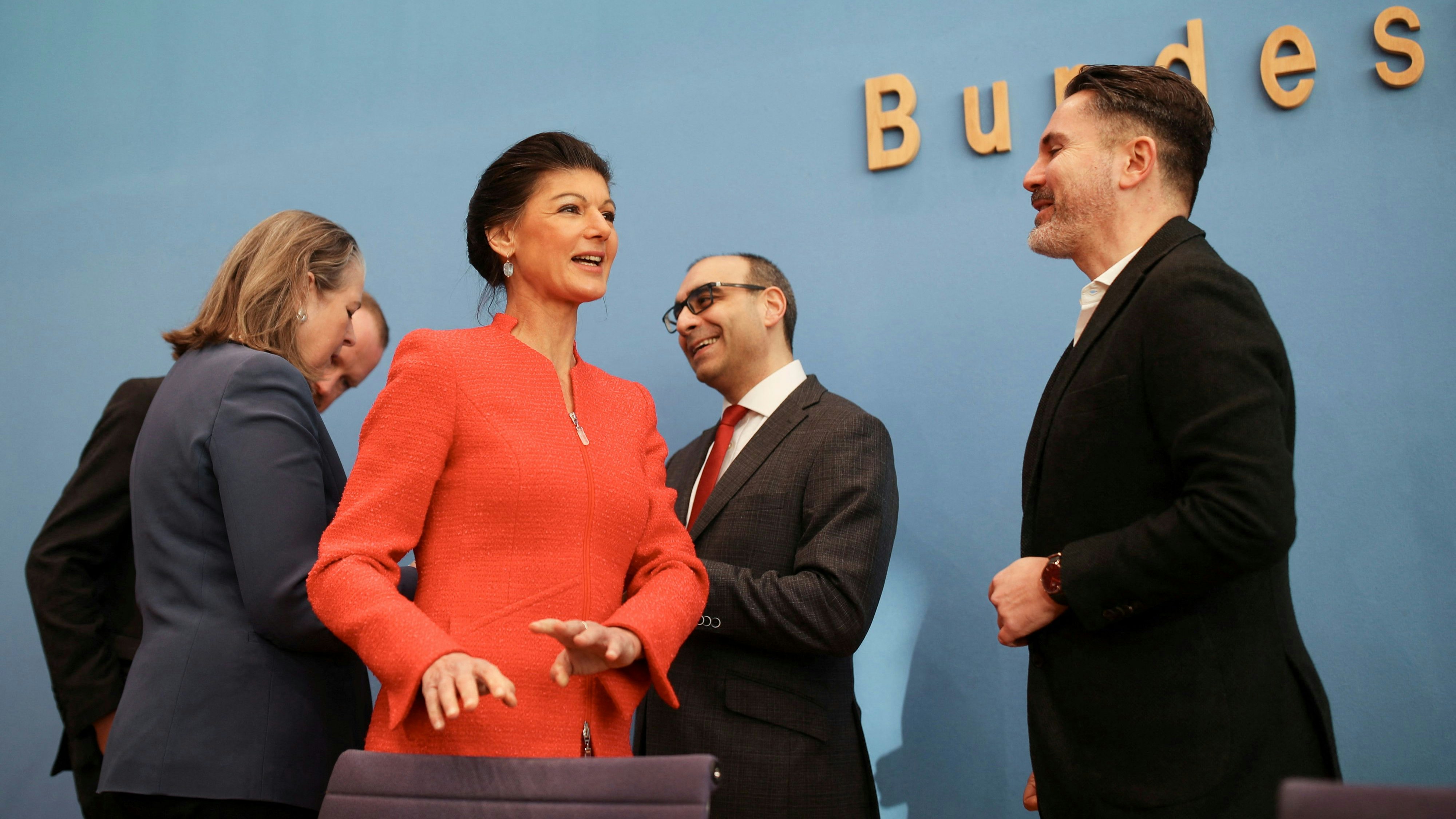 Sahra Wagenknecht mit Spitzenkandidaten ihrer neuen Partei. 