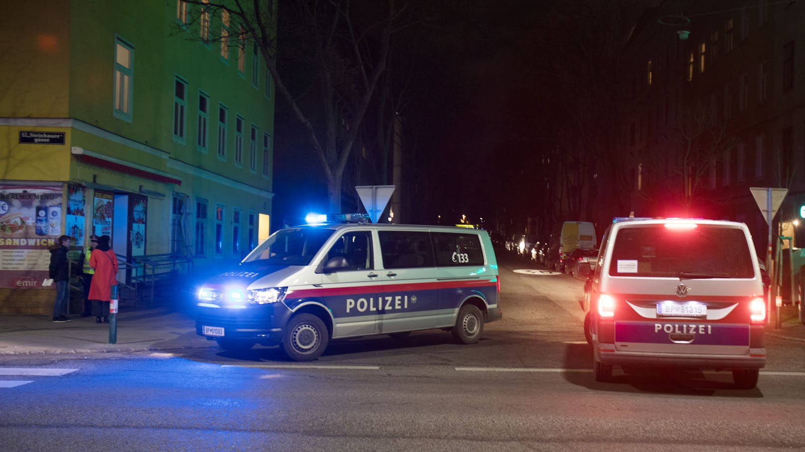 Mann zückt plötzlich Messer und verlangt Zigaretten