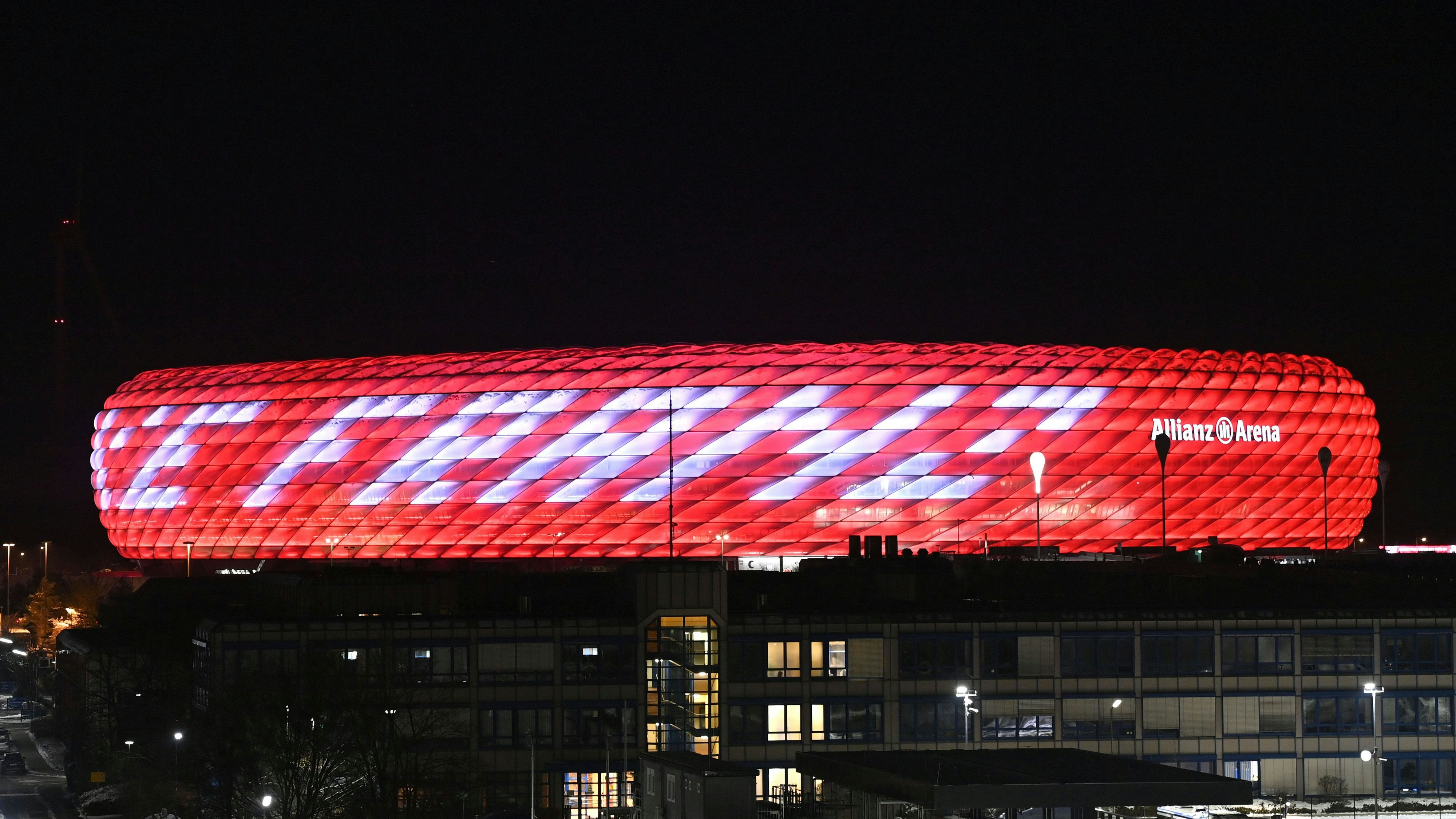 Zu Ehren von Franz Beckenbauer wurde die Allianz Arena beleuchtet. 