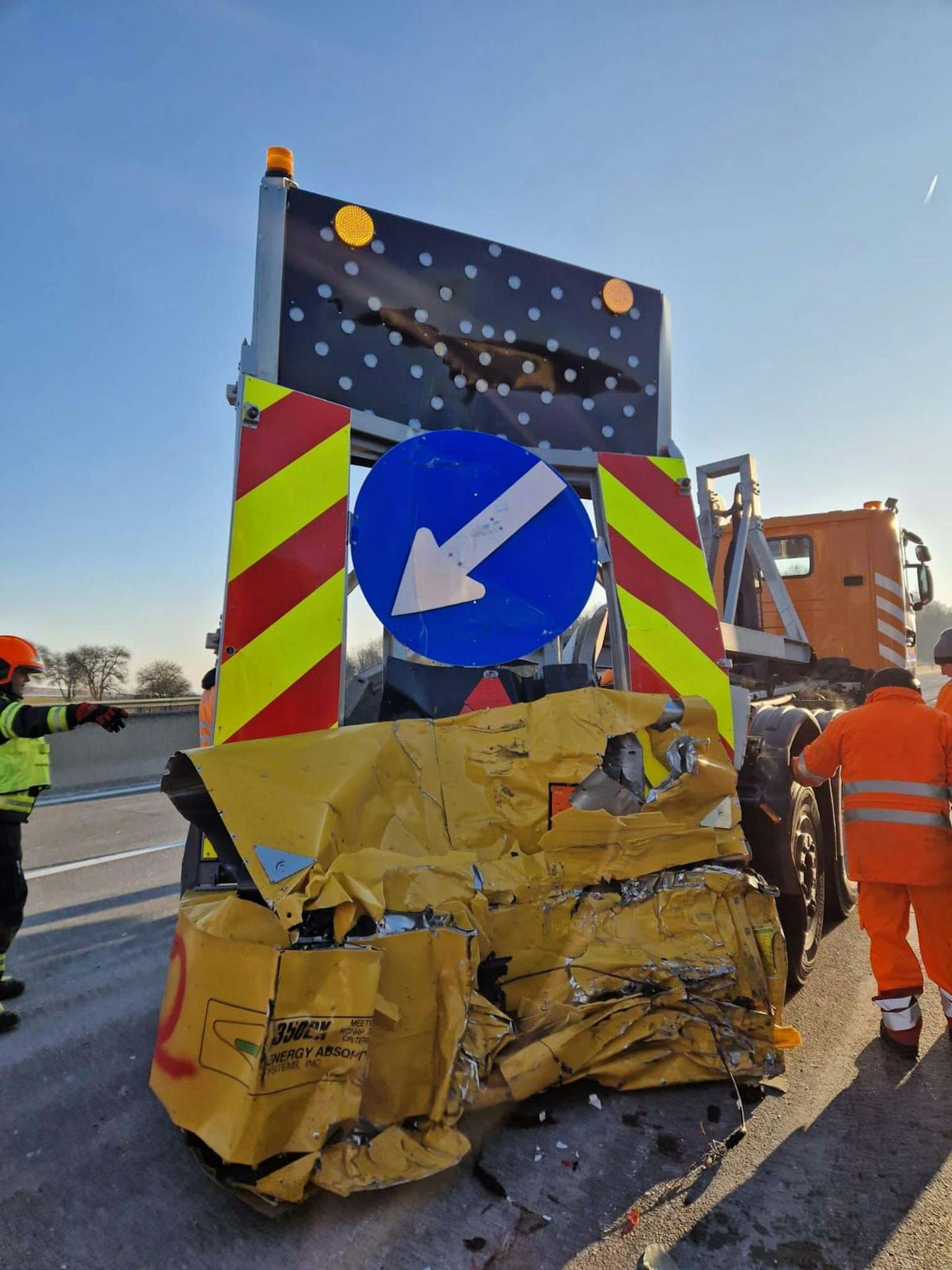 Lkw-Lenker fuhr auf ASFINAG-Absicherungsfahrzeug