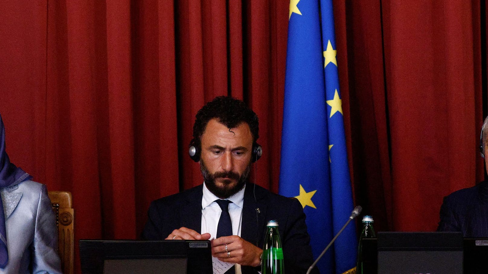 Italienischer Abgeordneter nach Schuss suspendiert