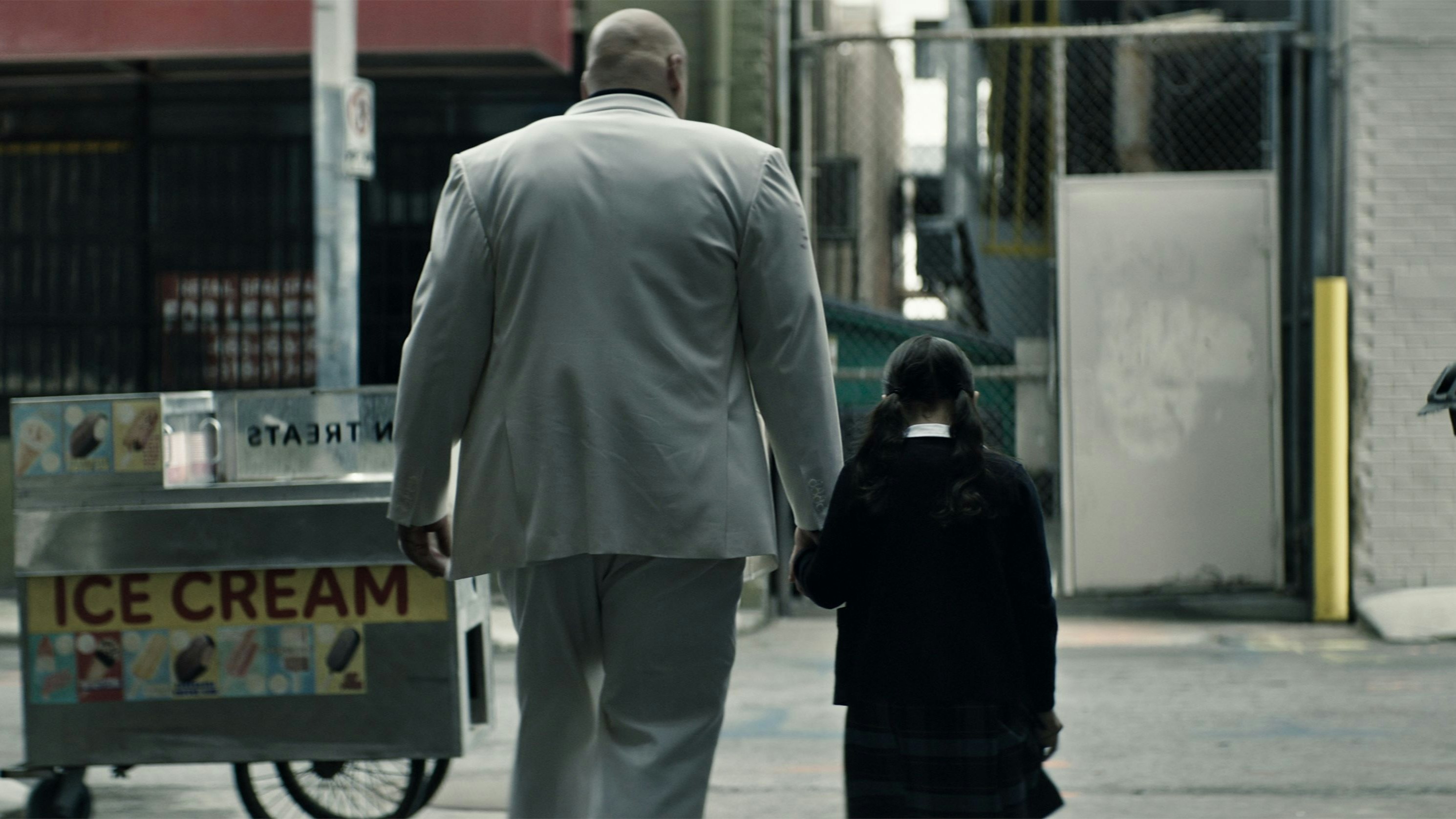 Vincent D’Onofrio as Wilson Fisk/Kingpin und Darnell Besaw als junge Maya Lopez in Marvel' "Echo"