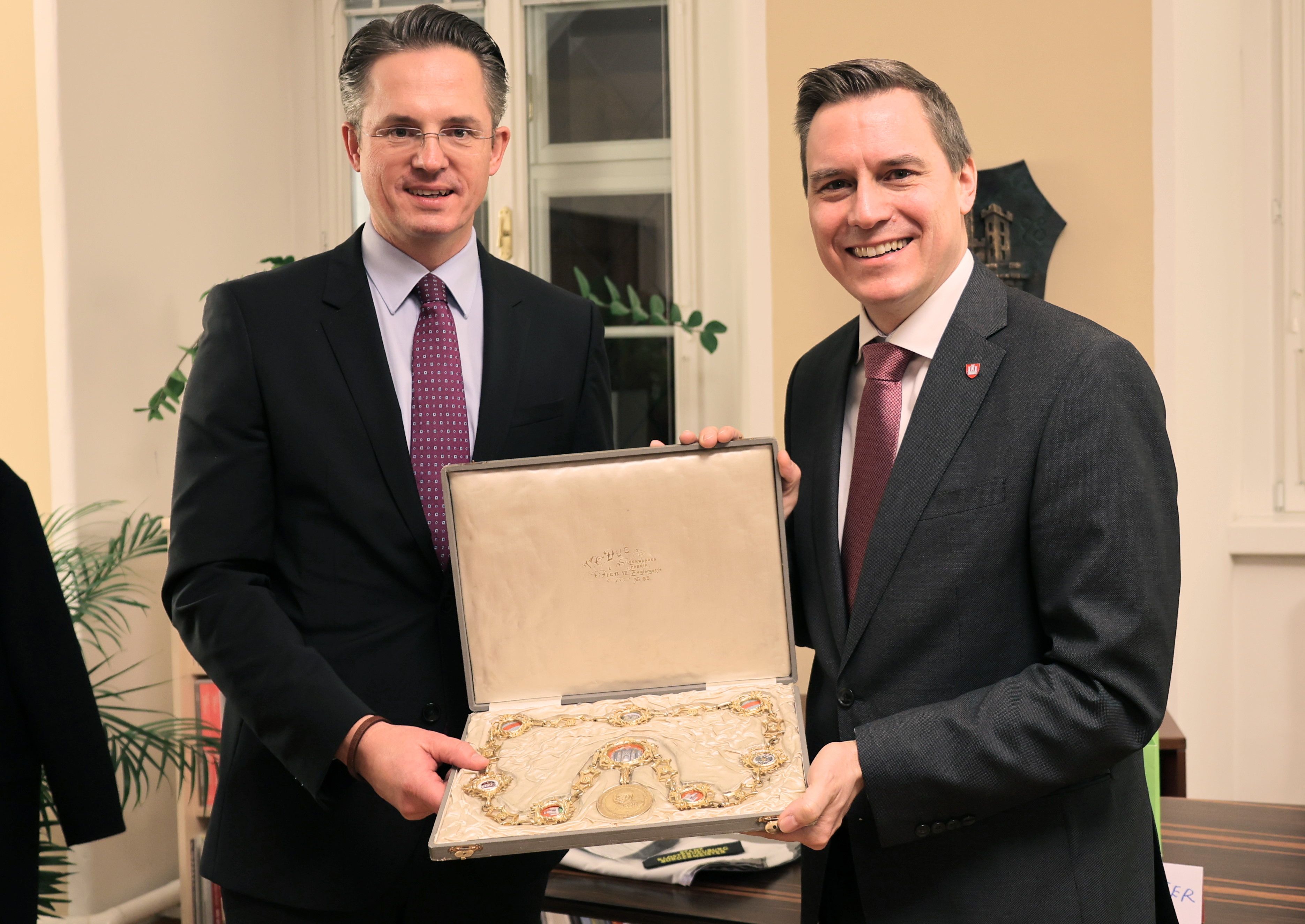 Stefan Schmuckenschlager war 14 Jahre lang Bürgermeister von Klosterneuburg. Am 9. Jänner 2024 übernahm Christoph Kaufmann das Amt.