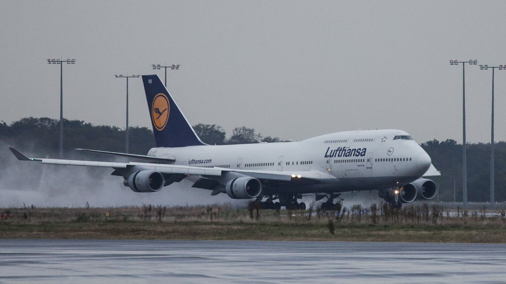 Lufthansa-Jumbo legt Notlandung auf Mallorca hin