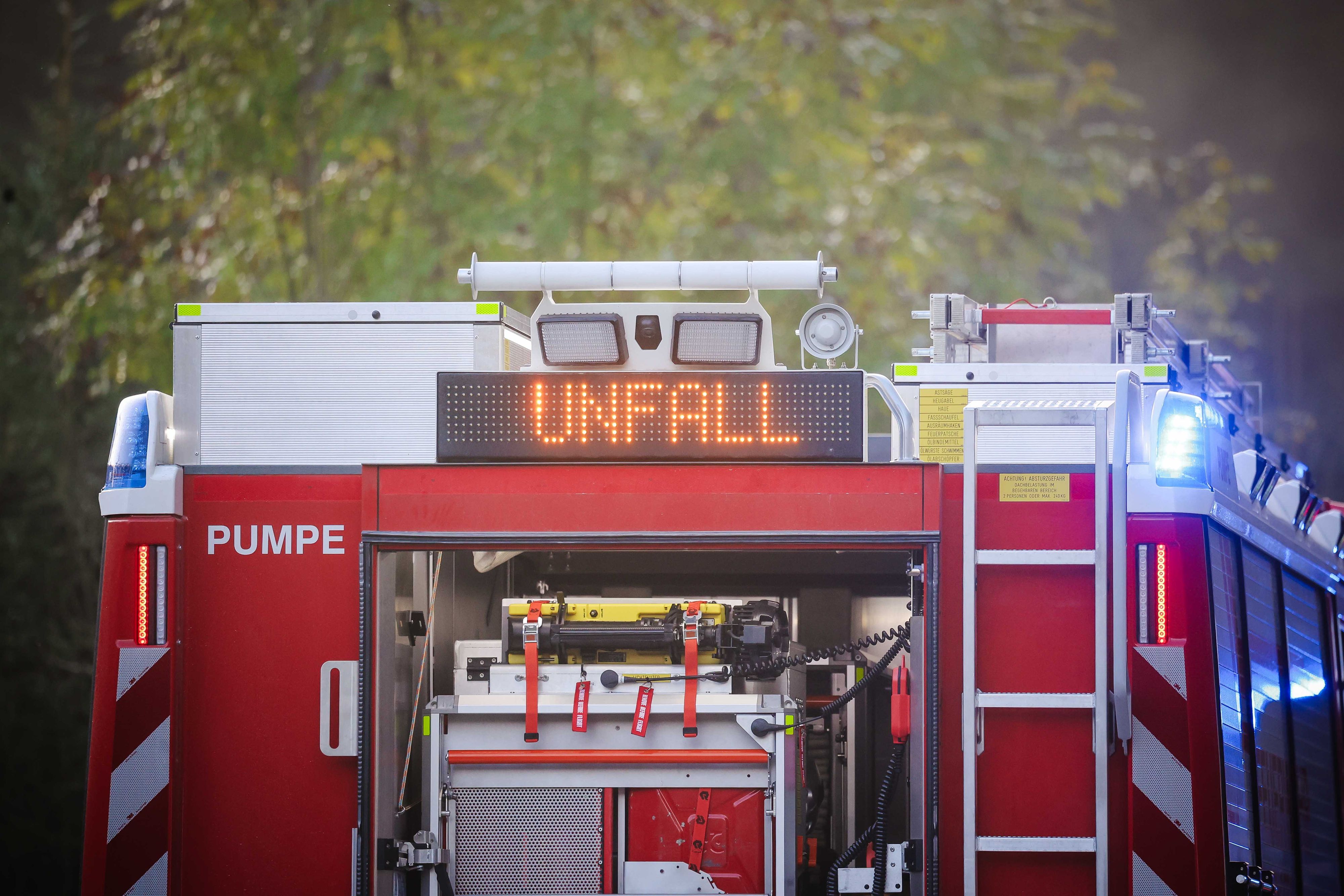 Die L 102 war im Unfallbereich von 08.40 Uhr bis 09.30 Uhr gesperrt.
