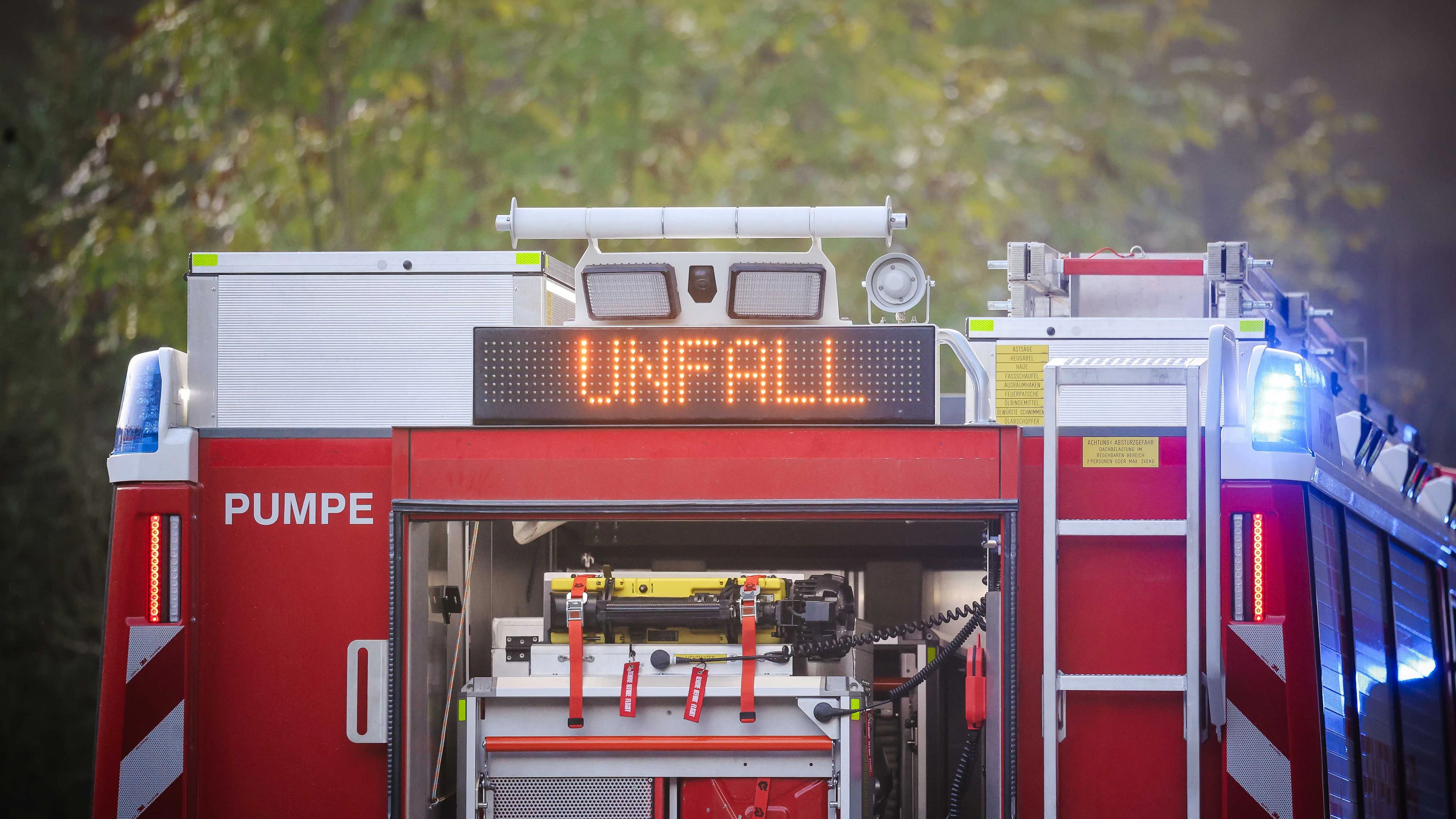 Die L 102 war im Unfallbereich von 08.40 Uhr bis 09.30 Uhr gesperrt.
