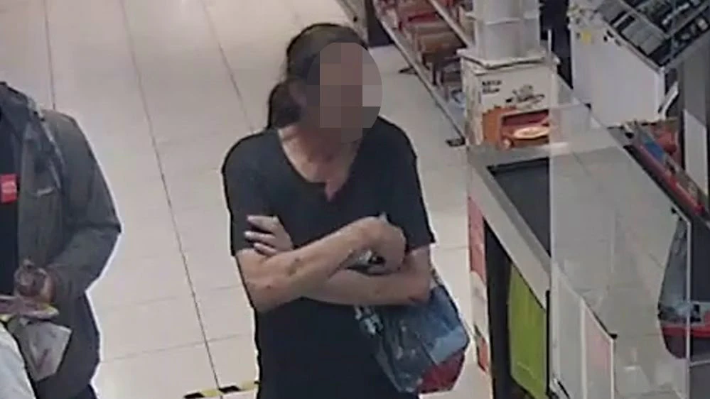 Nach einem Raubüberfall in einem Grazer Supermarkt fahndete nach und fand die Polizei diesen Tatverdächtigen.
