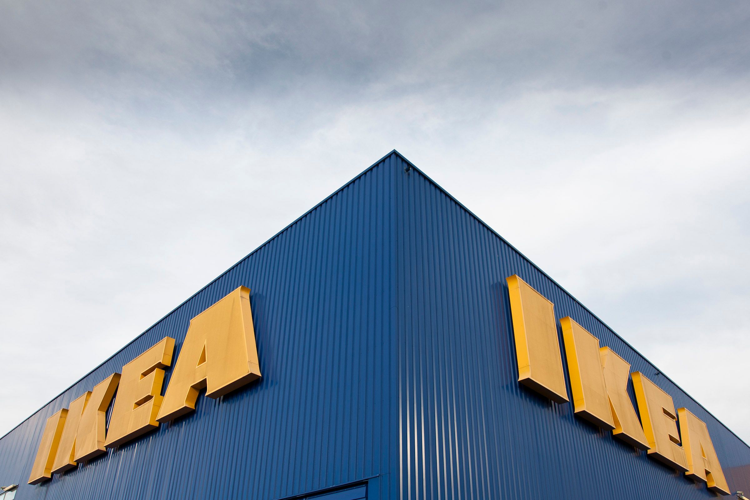 Der schwedische Möbelriese senkt in Österreich die Preise auf 70 Prozent aller Produkte.