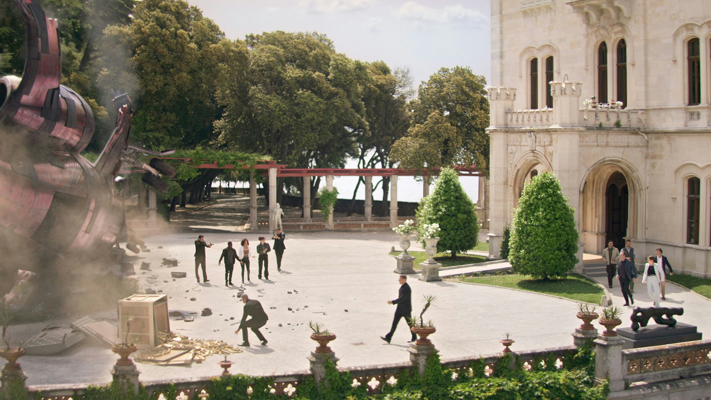 Der Jet verpasst Schloss Miramare bei Trieste nur um wenige Meter