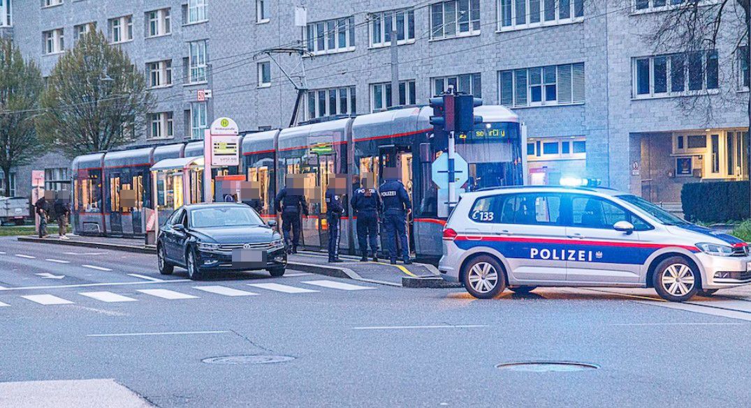 In Linz wurde ein Verdächtiger in einer Straßenbahn gefunden. Zu einem ähnlichen Vorfall war es bereits im vergangenen Jahr gekommen (siehe Foto).