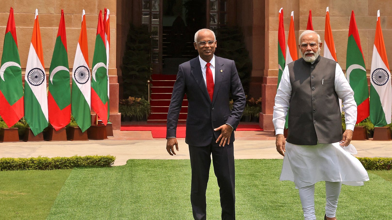 Hier war noch alles in Ordnung: Der Präsident der Malediven Ibrahim Mohamed Solih mit Indiens Premierminister Narendra Modi im August 2022.