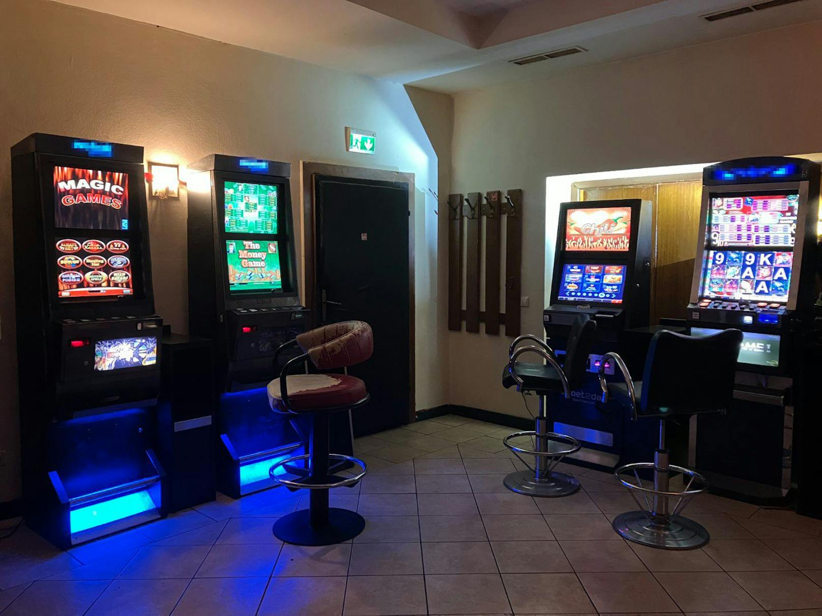 Es wurden insgesamt 49 Übertretungen nach dem Glücksspielgesetz zur Anzeige gebracht und 60 Automaten beschlagnahmt.