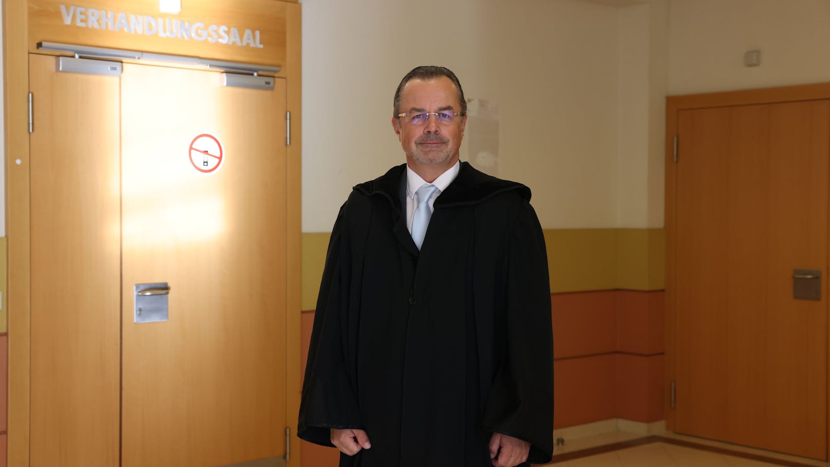 Top-Anwalt Andreas Reichenbach erreichte ein mildes Urteil am Wiener Landesgericht.