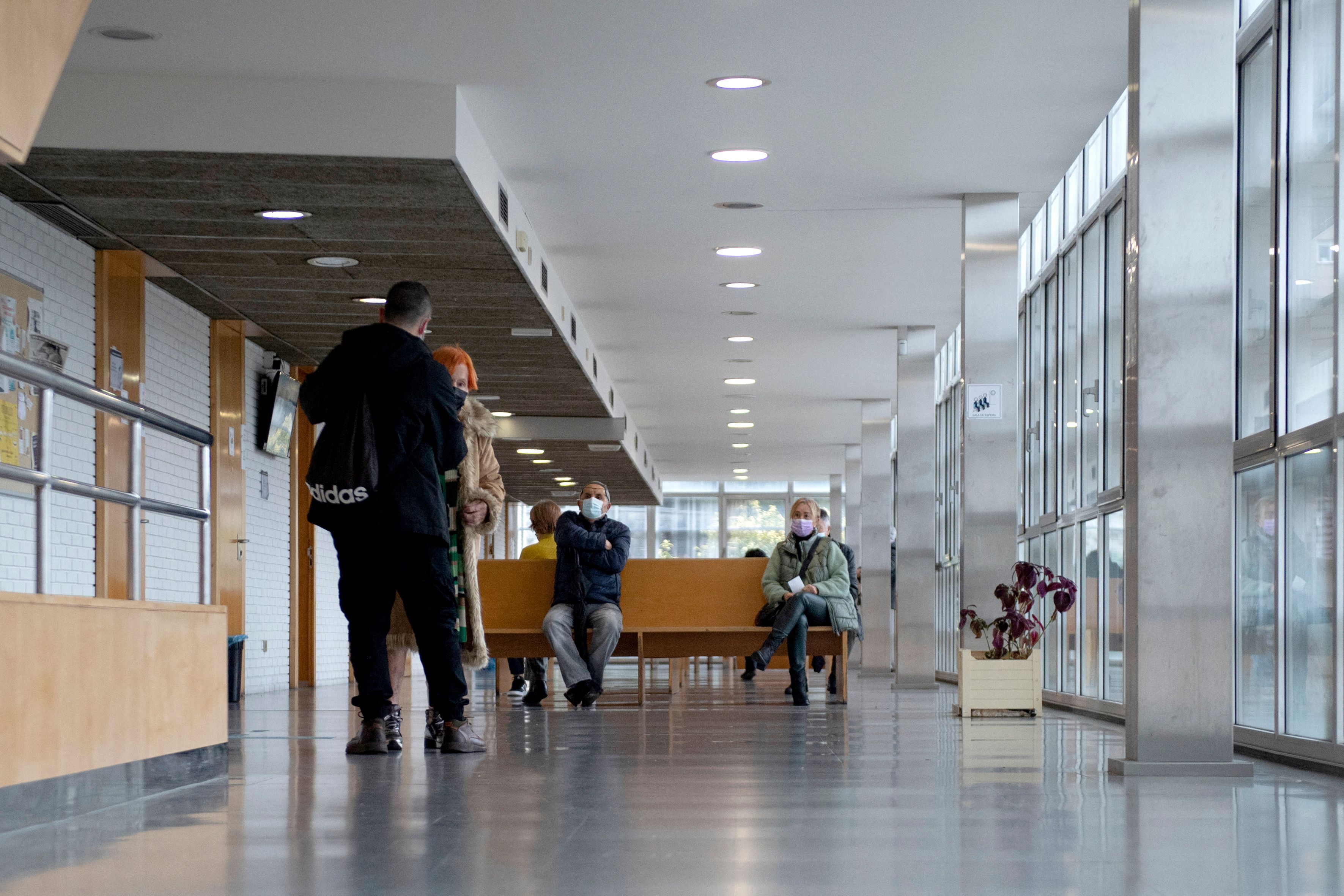 Kein Bild der Vergangenheit: Im Gesundheitsbereich gilt in ganz Spanien vorerst wieder eine Maskenpflicht.