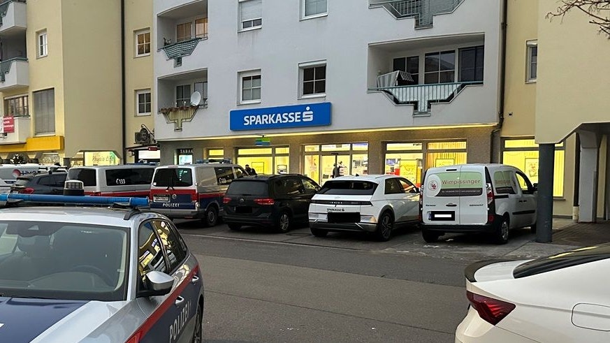 Die Polizei hat eine Großfahndung eingeleitet. 