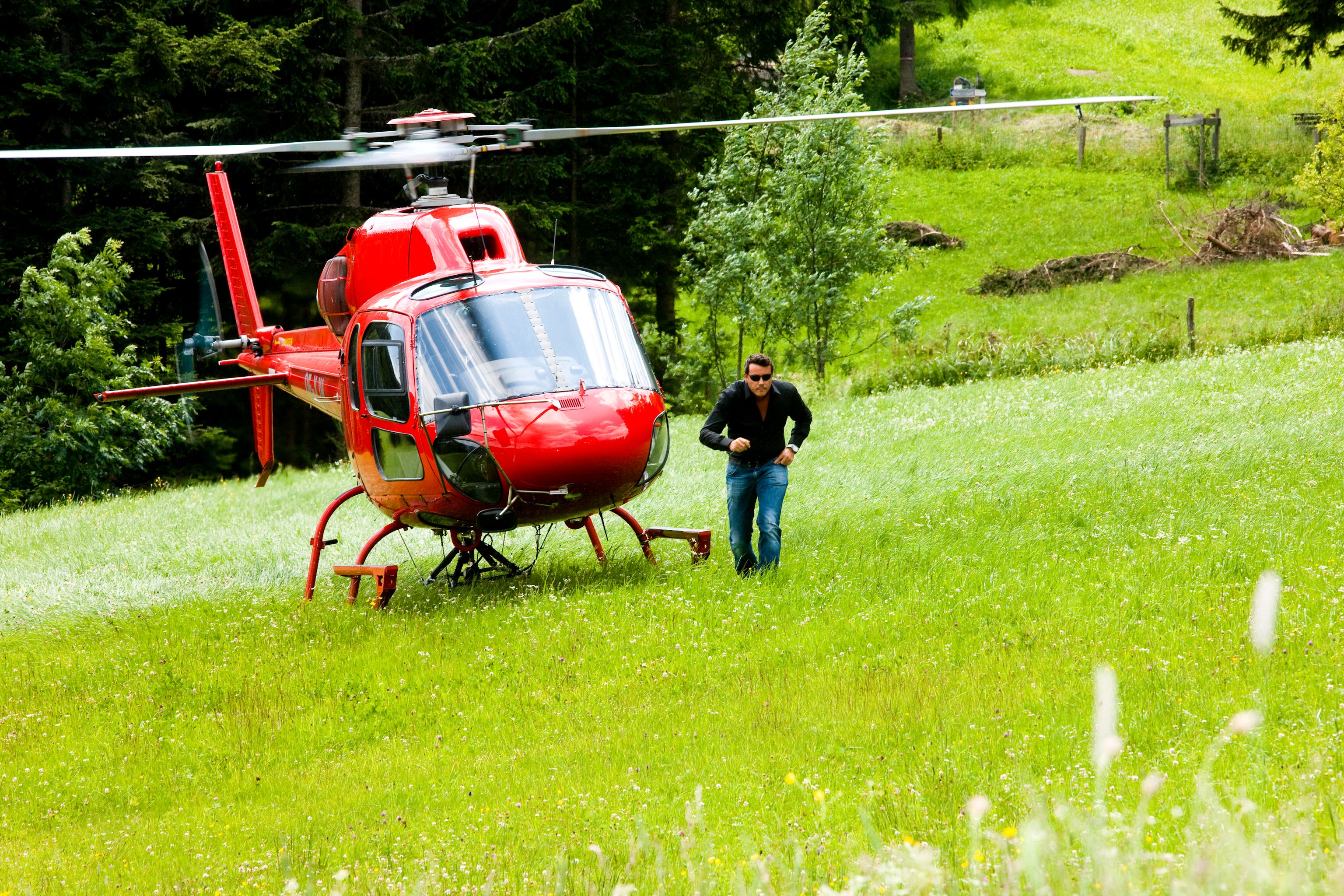 Mit dem Heli düste René Benko zu einer Promi-Weinkost am Pogusch in der Steiermark. 