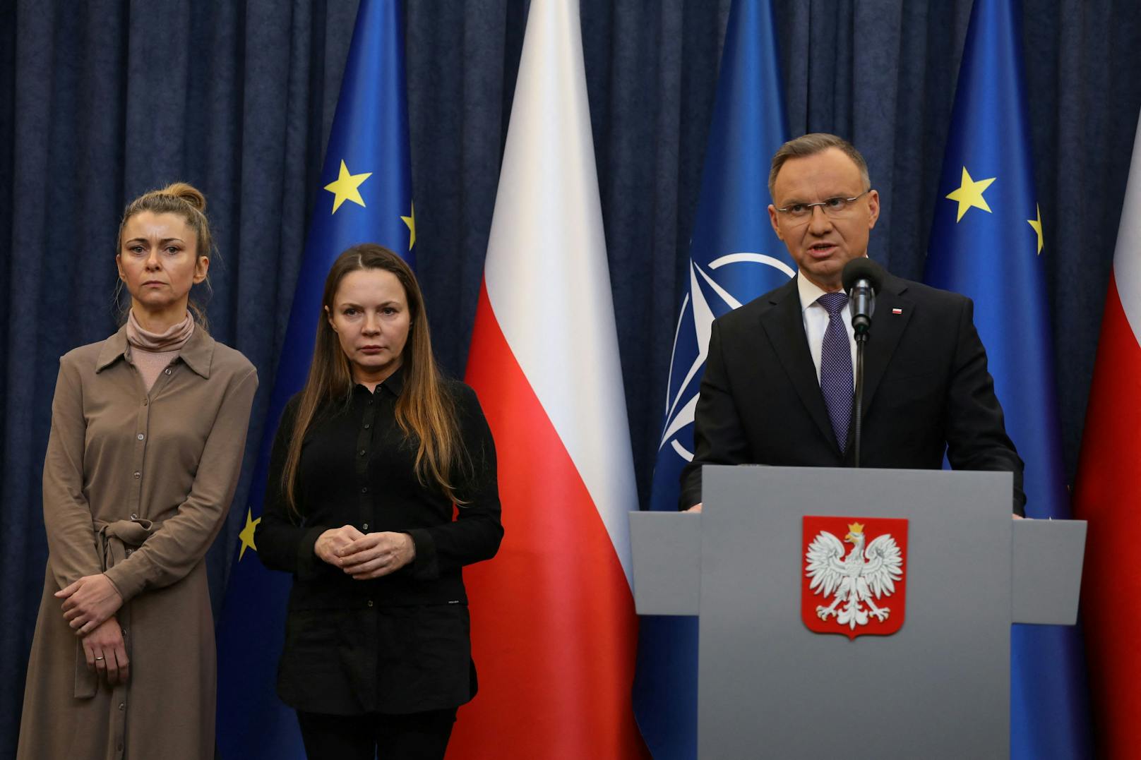 Polen steht aktuell am Rande einer Staatskrise. Gerüchten zufolge könnte Staatspräsident Duda, vor seiner Amtszeit PiS-Politiker, sogar Neuwahlen ausrufen.