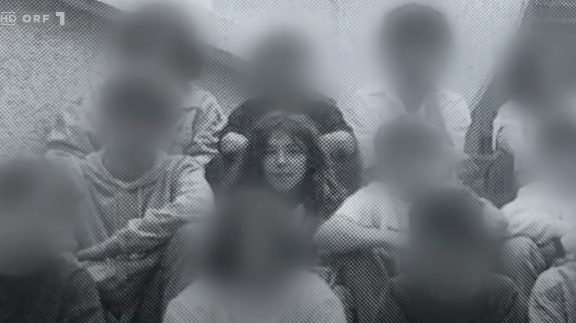 Klassenfoto mit dem Schüler René Benko – er hatte lange Haare.