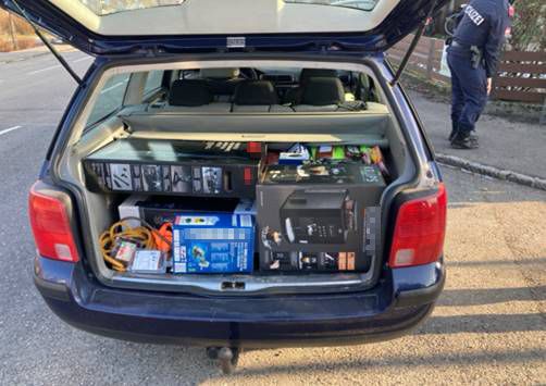 Das Auto der Ladendiebe war vollgestopft mit Diebesgut.