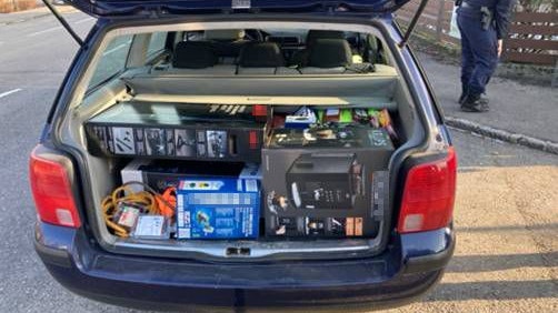 Das Auto der Ladendiebe war vollgestopft mit Diebesgut.