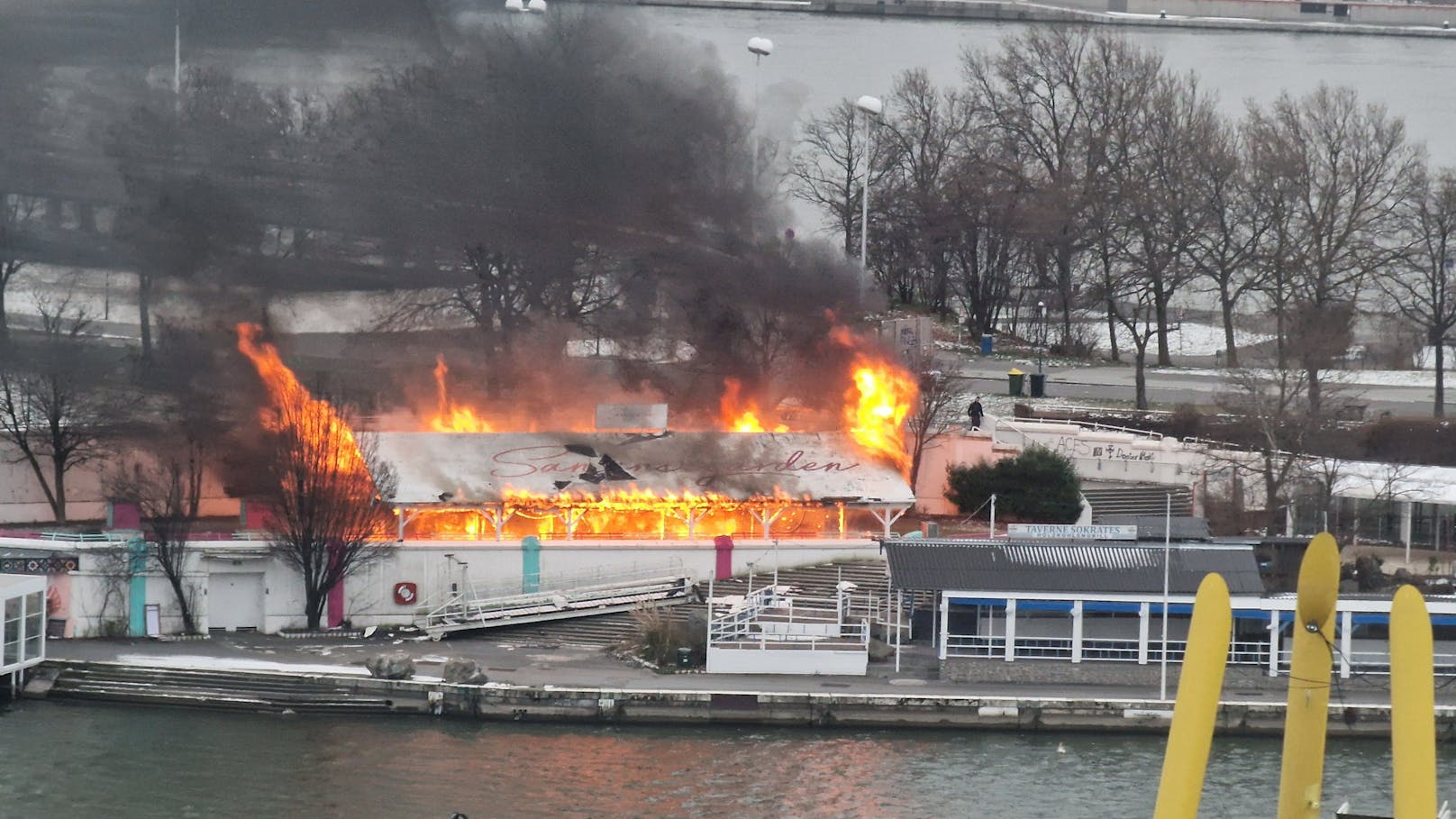 Der "Sanisgarden" befand sich in kurzer Zeit unter Vollbrand.