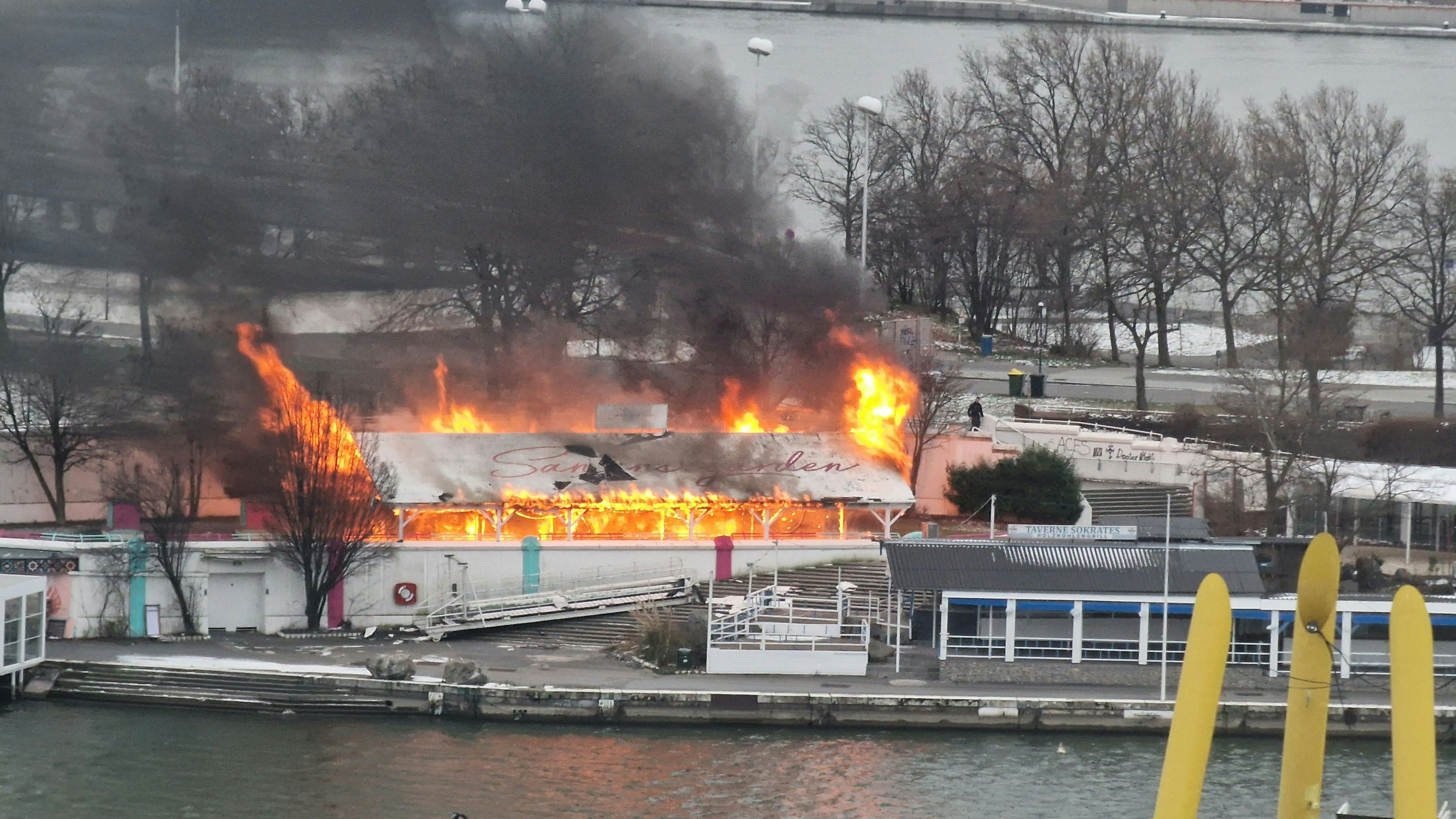 Rauchsäule über Wien – Feuer in der Sunken City
