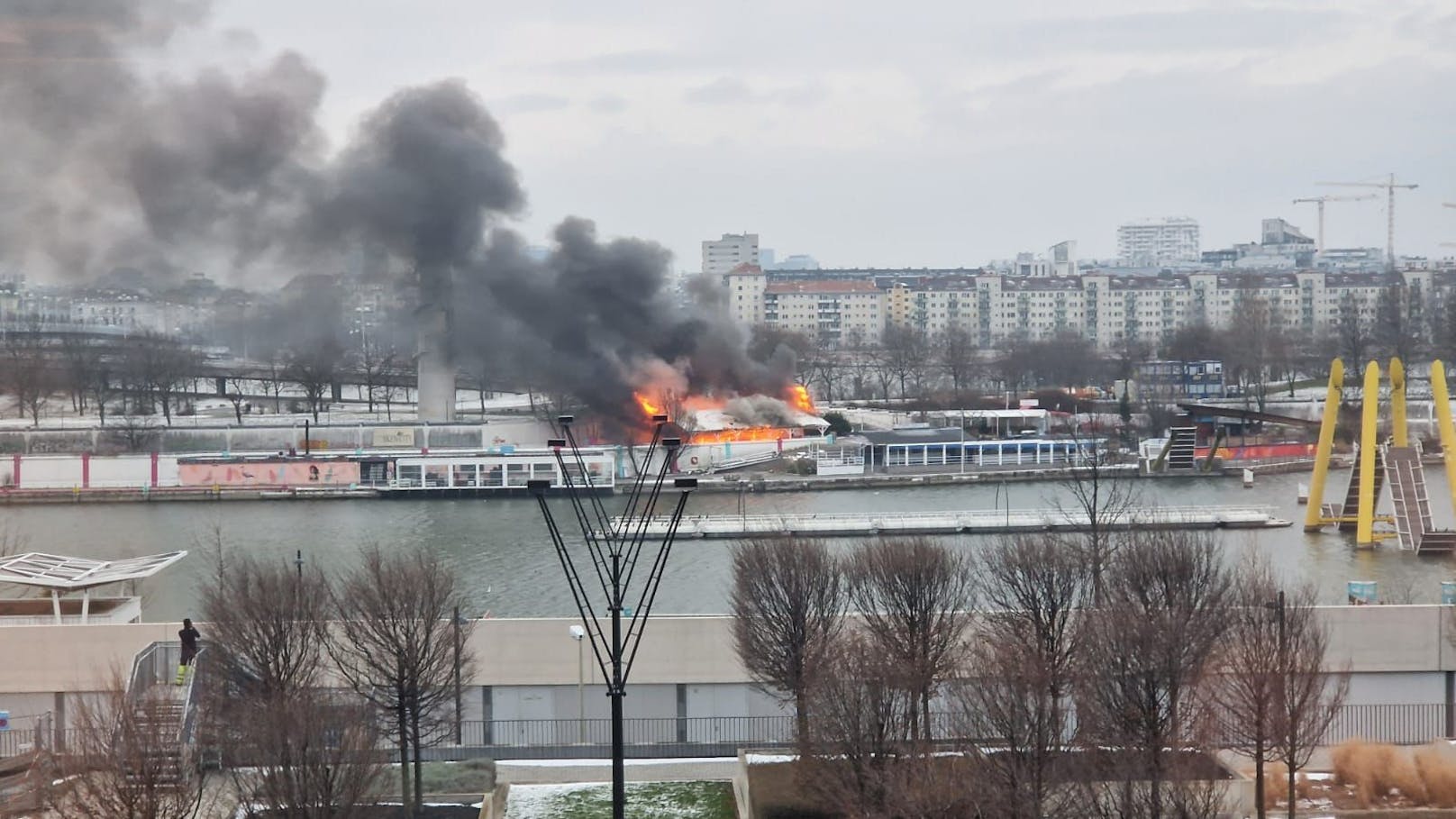 Die Florianis sind vor Ort im Einsatz.