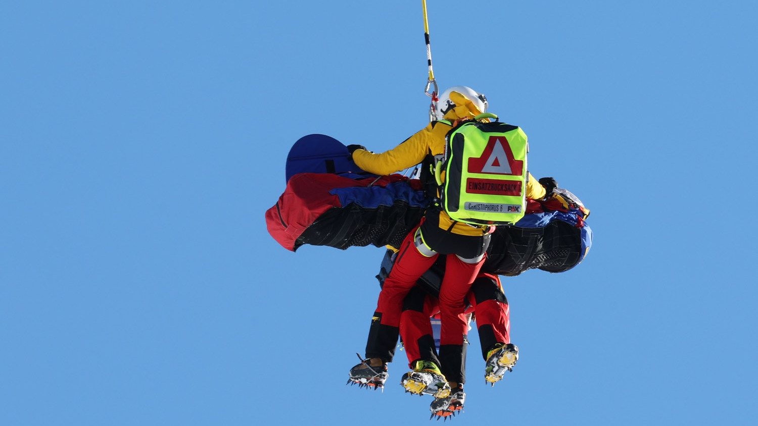 Nadine Fest wird abtransportiert