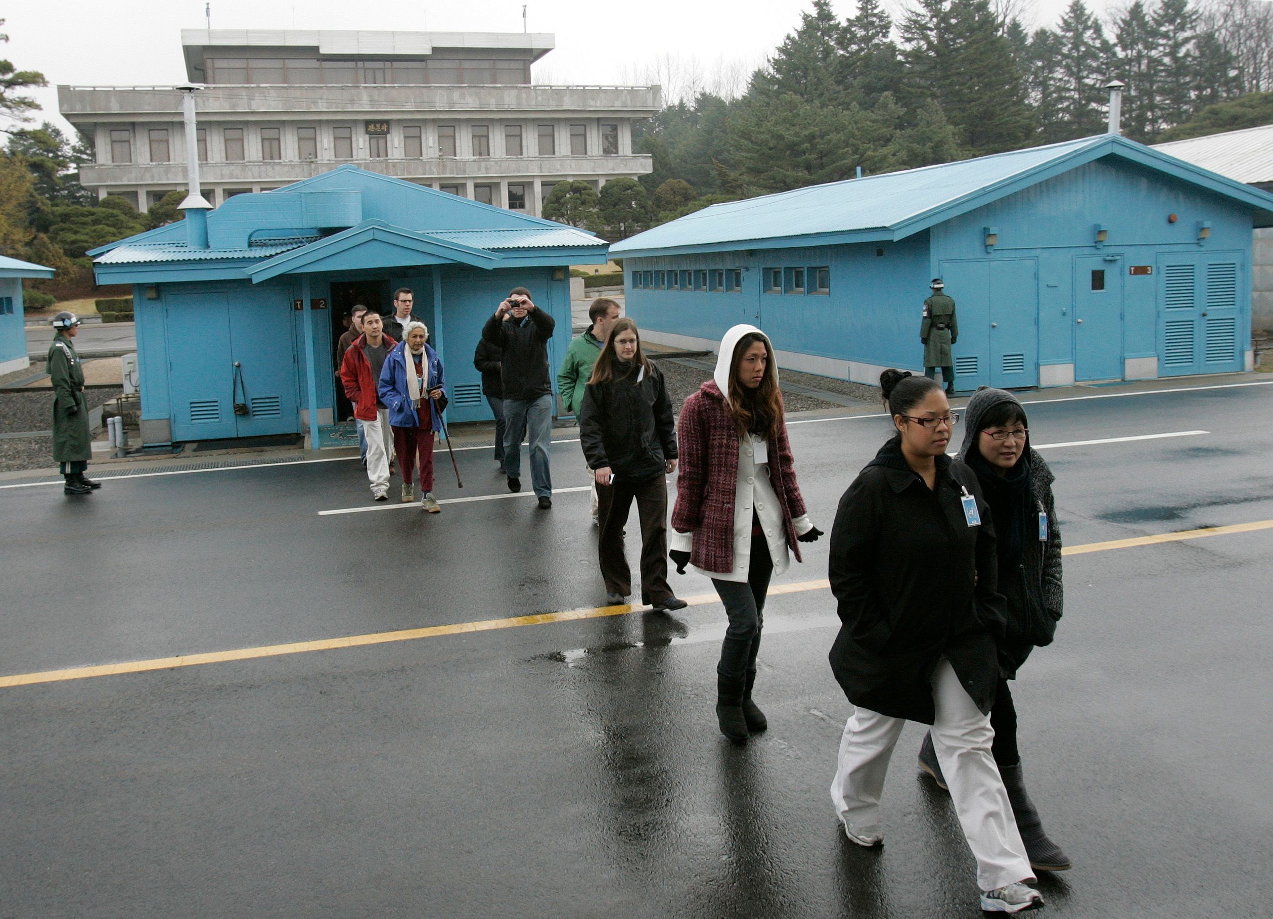 Erstmals seit Beginn der Corona-Pandemie lässt Nordkorea wieder ausländische Touristen ins Land. Hier im Bild Touristen in der demilitarisierte Zone in Südkorea in der Vergangenheit.