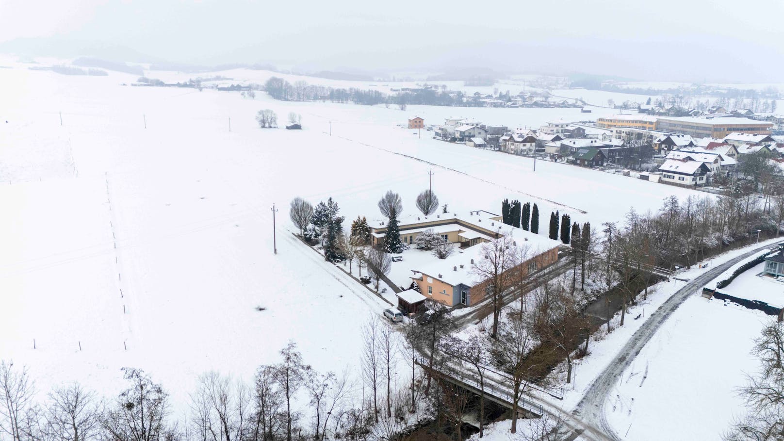 In Waldzell in Oberösterreich ist eine Frau bei eisigen Temperaturen hilflos erfroren.