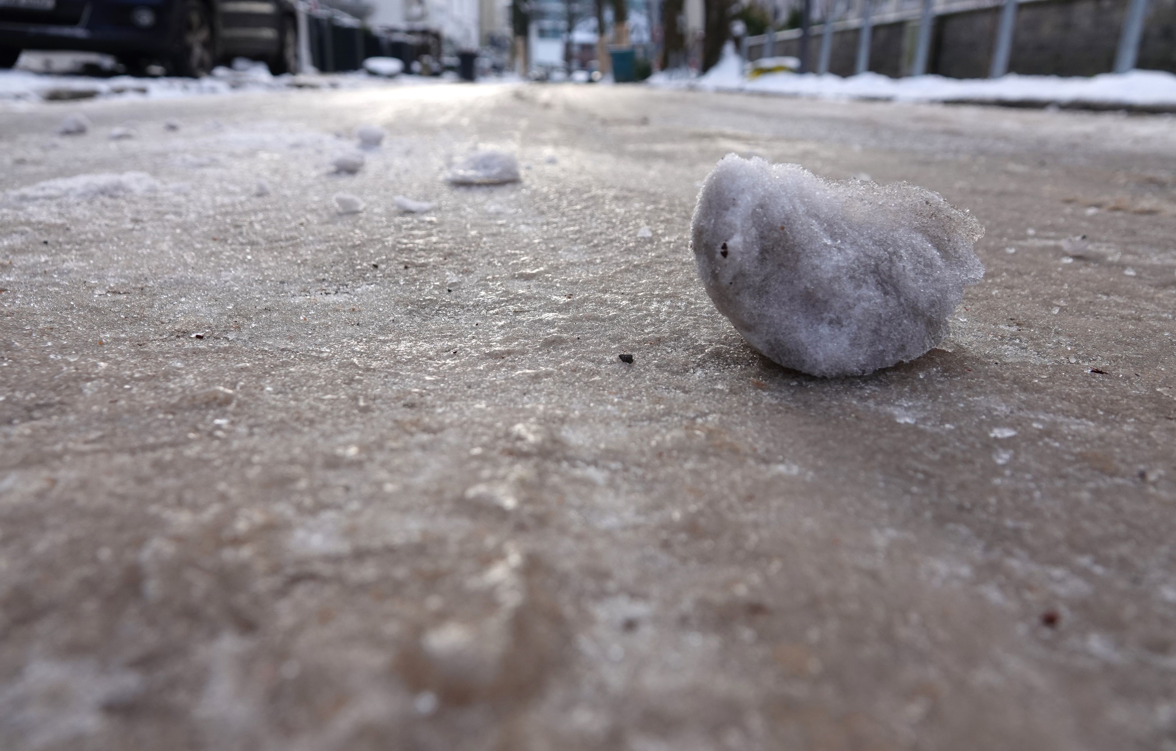 Wie hier in Hamburg kam es in mehreren Städten zu Glatteis.