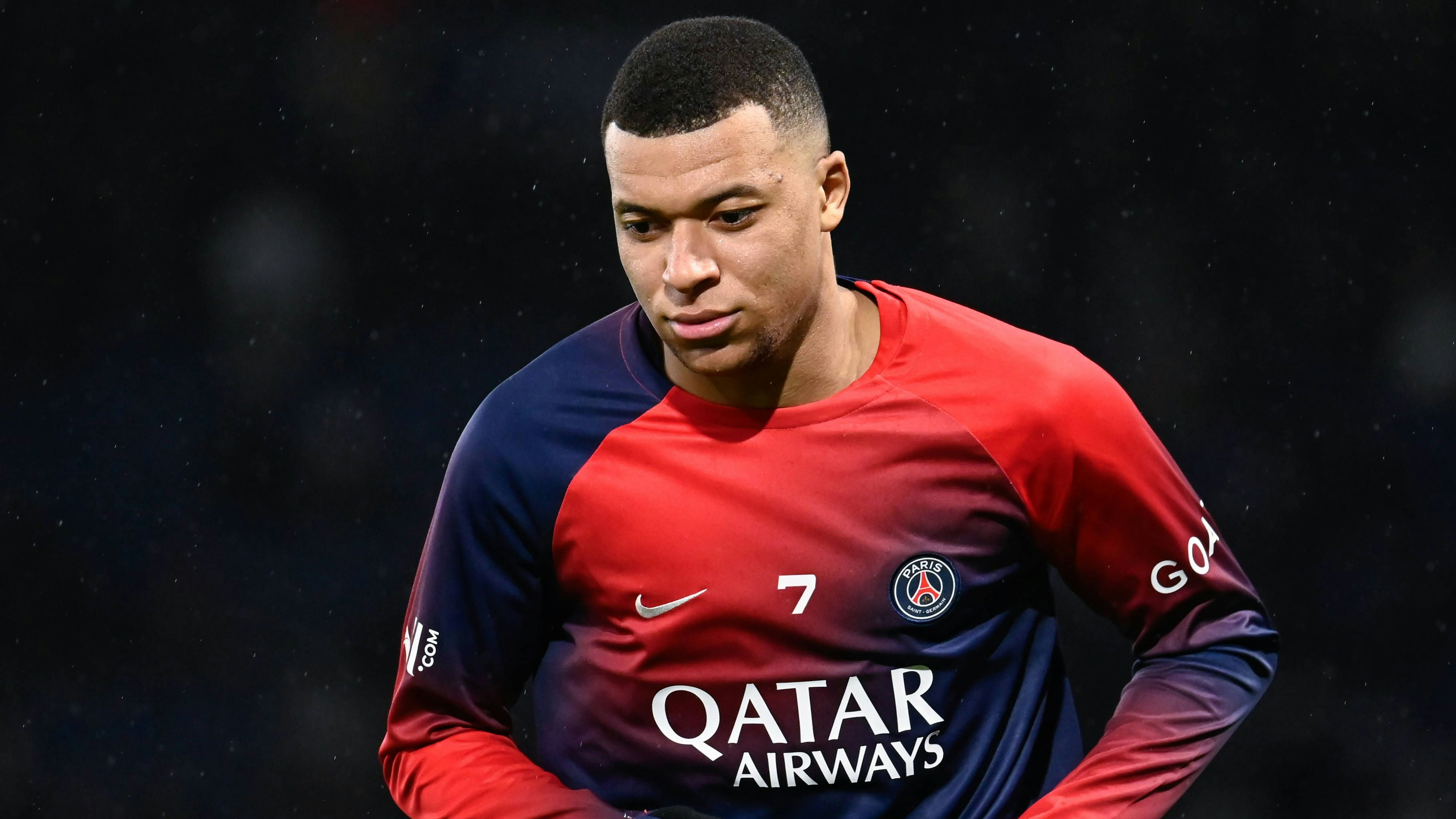 Fußball-Star Kylian Mbappe könnte zu Real Madrid wechseln, bei den "Königlichen" gibt es aber hitzige Diskussionen. 