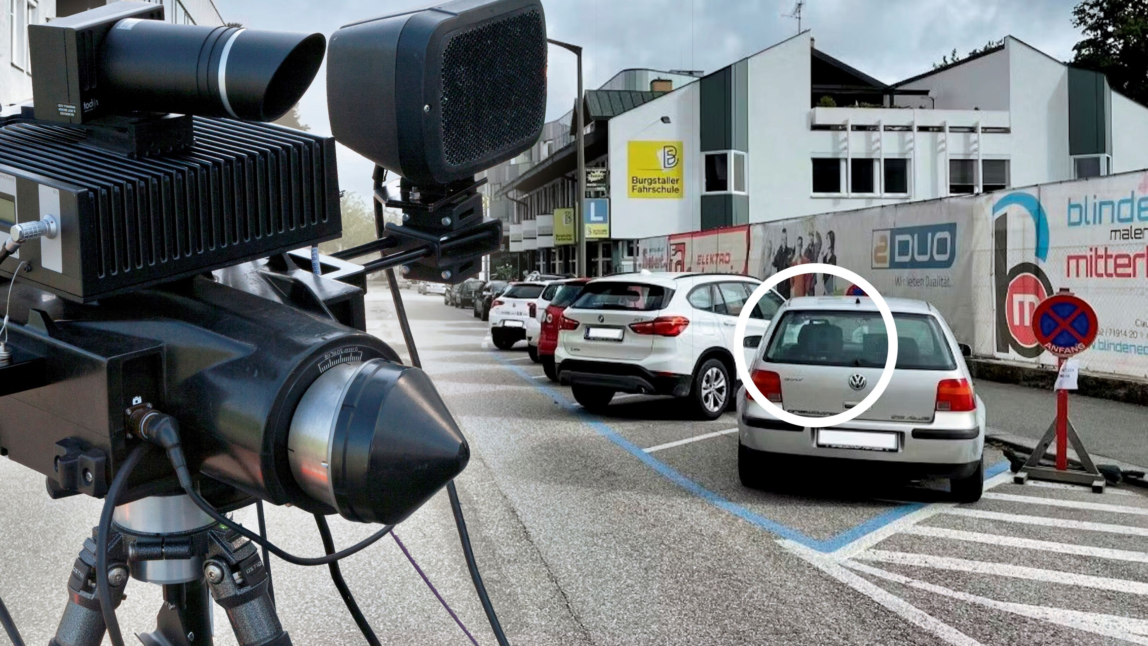 In vielen Städten werden Radar-Autos eingesetzt. Die Pkw sehen völlig unauffällig aus, blitzen aus dem Heck.