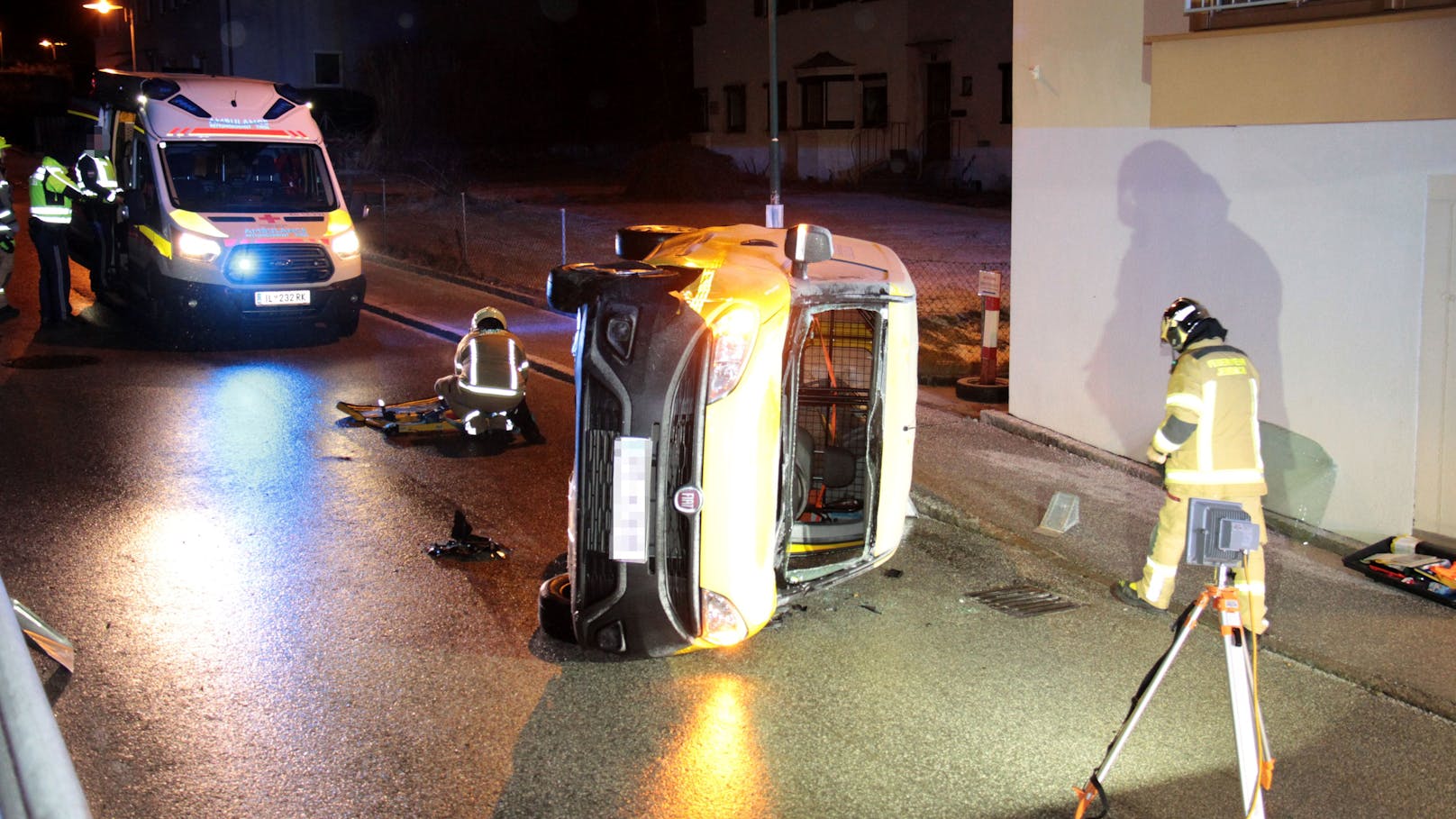 Am Freitagmorgen (12. Jänner 2024) ereignete sich in Jenbach ein heftiger Verkehrsunfall. Die Lenkerin, eine 48-jährige Ungarin, kam zum Glück mit leichten Verletzungen davon 