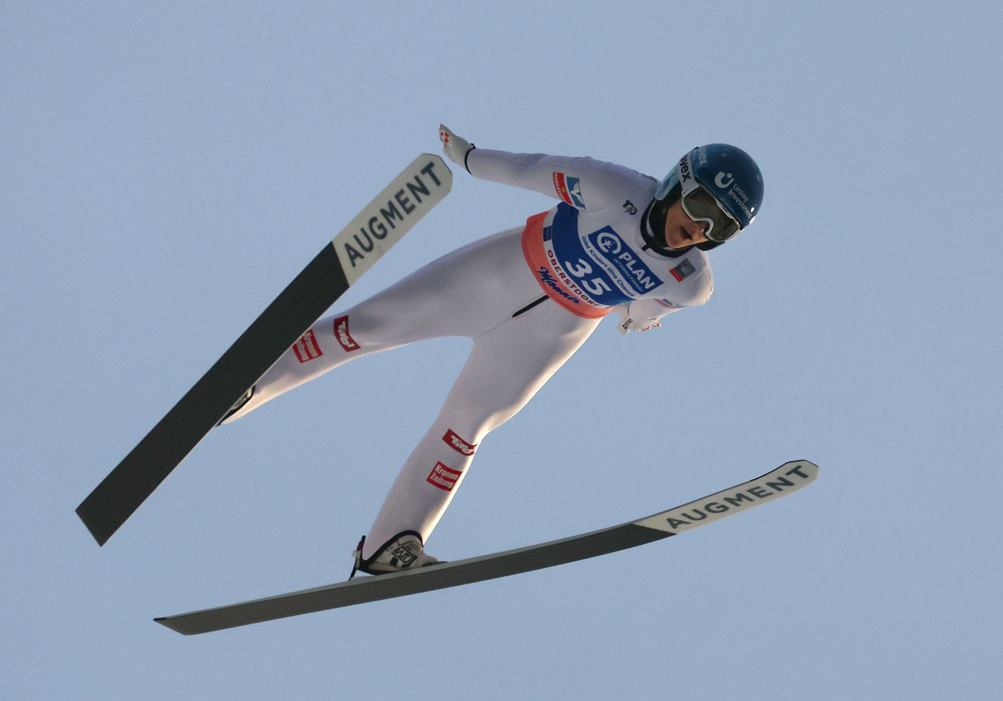 Österreichs Parade-Springerin Eva Pinkelnig fliegt zum Sieg. 