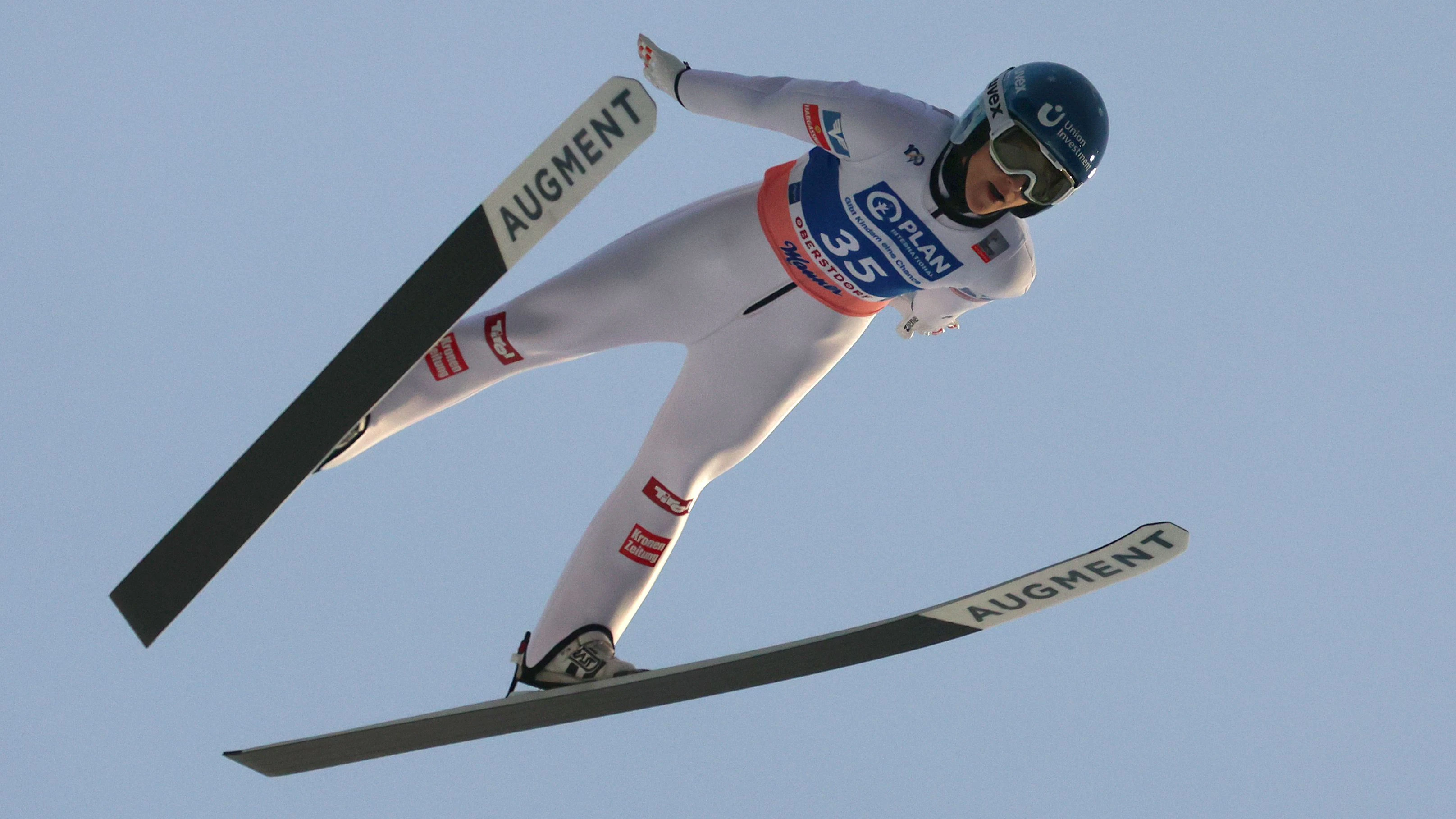 Österreichs Parade-Springerin Eva Pinkelnig fliegt zum Sieg. 